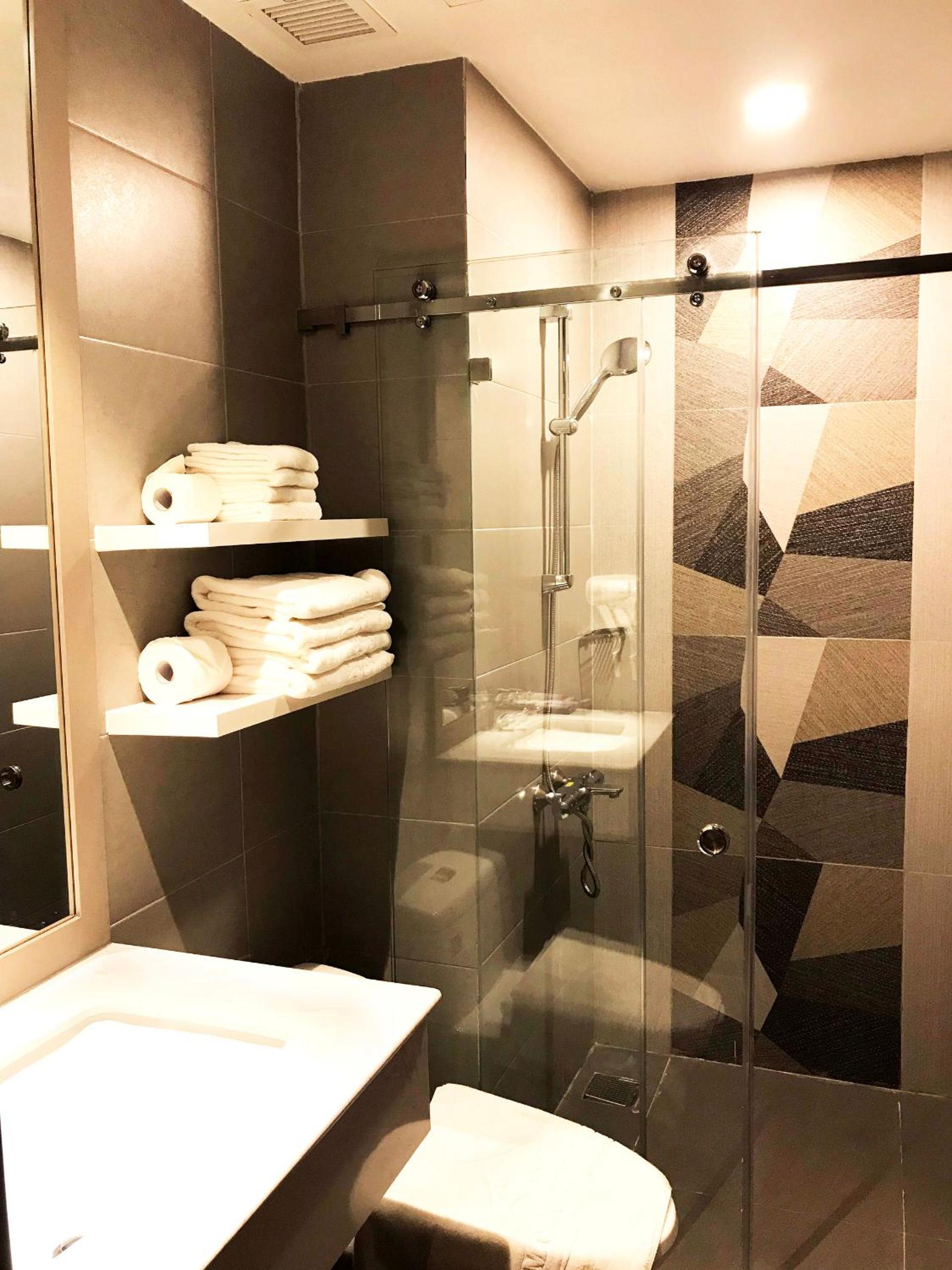 Standard Double Room - Photo 8
