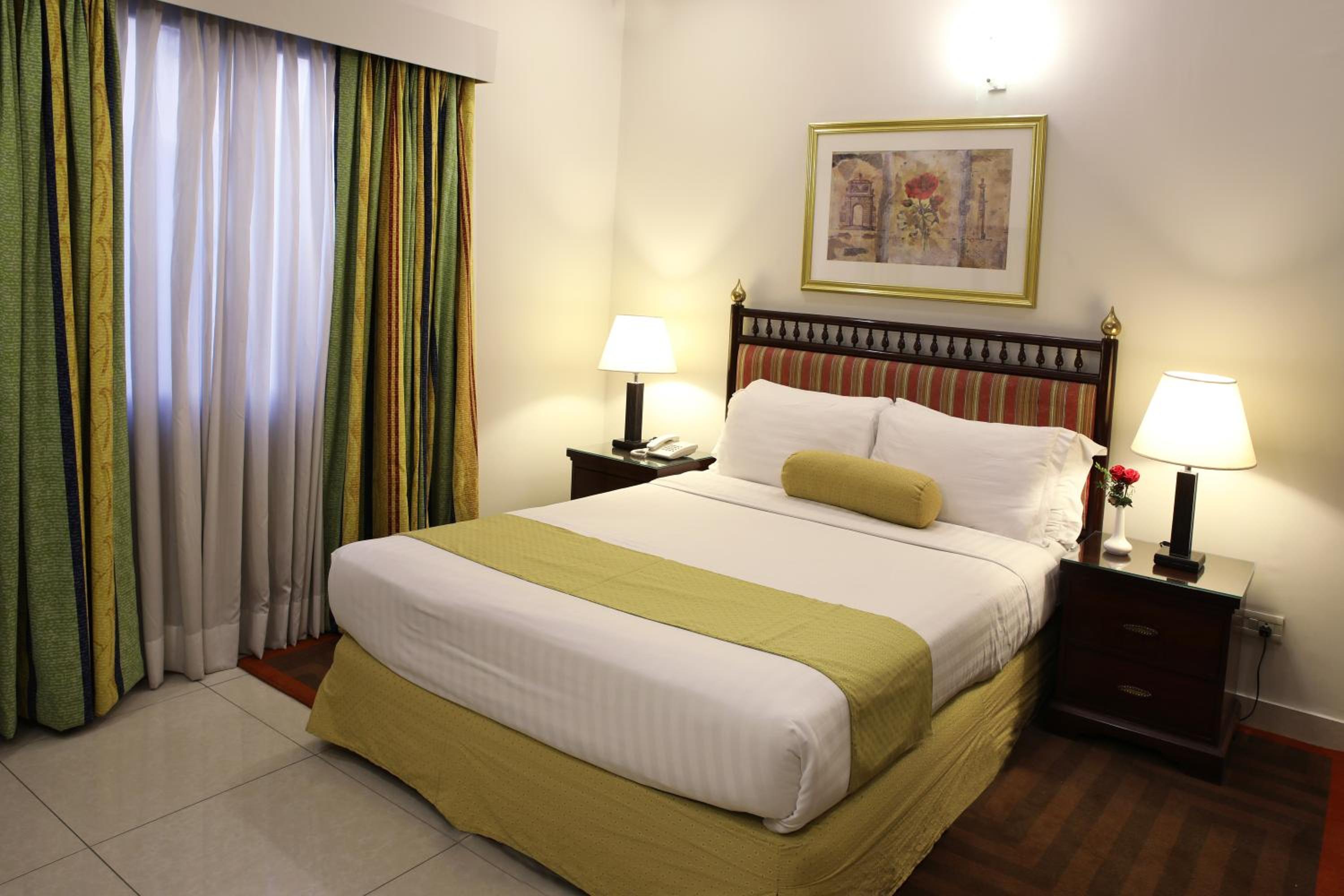 Executive Suite - Photo 2