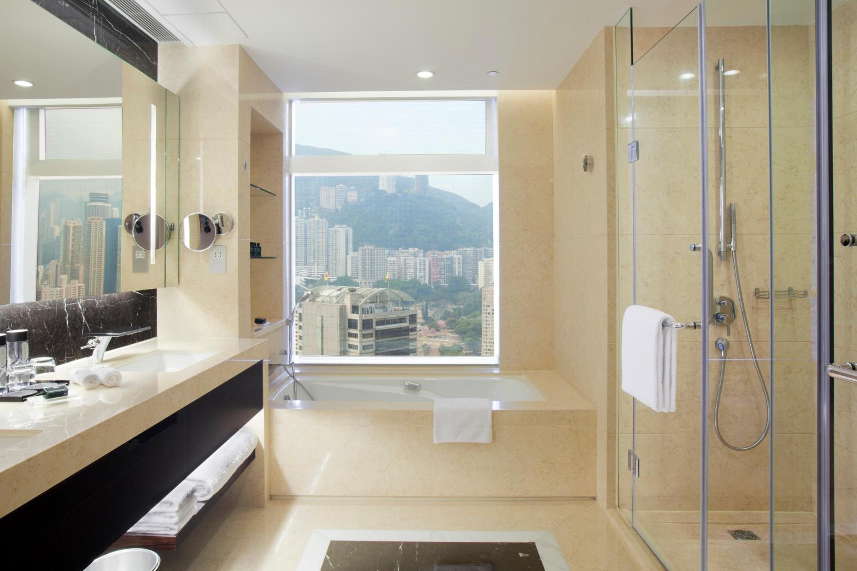 1 King One-Bedroom Suite Club Floor