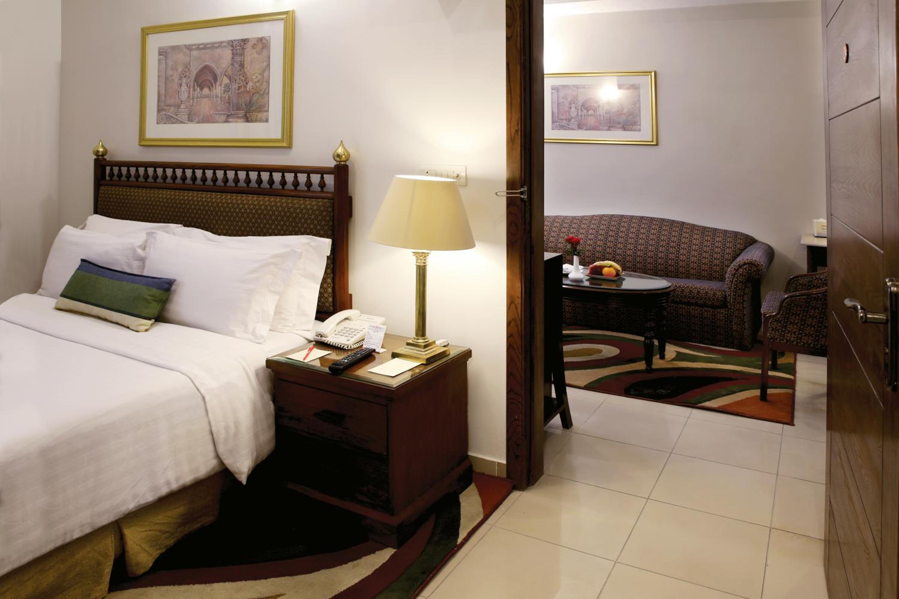 Business Suite - Photo 1