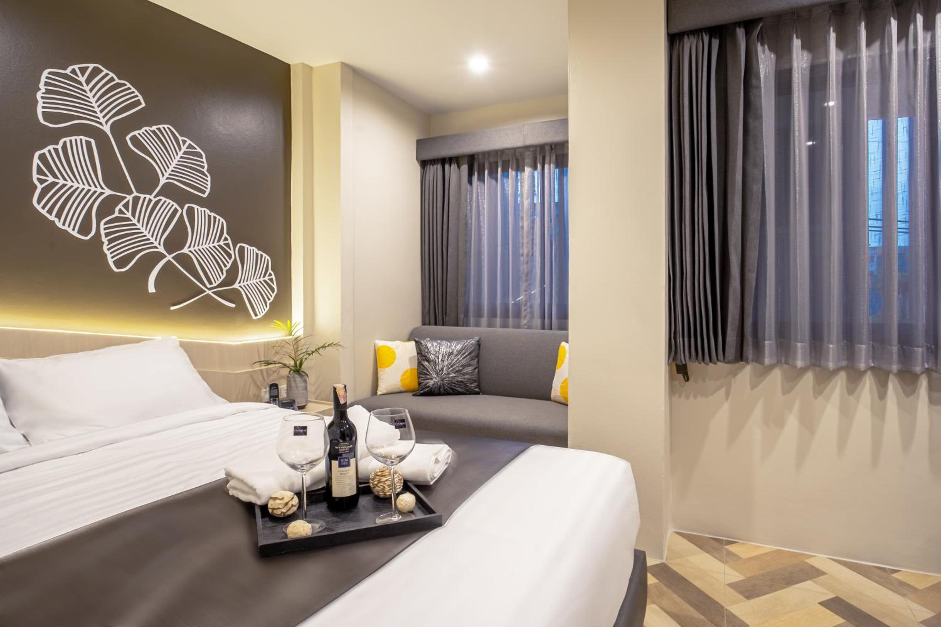 Deluxe Double Room - Photo 10