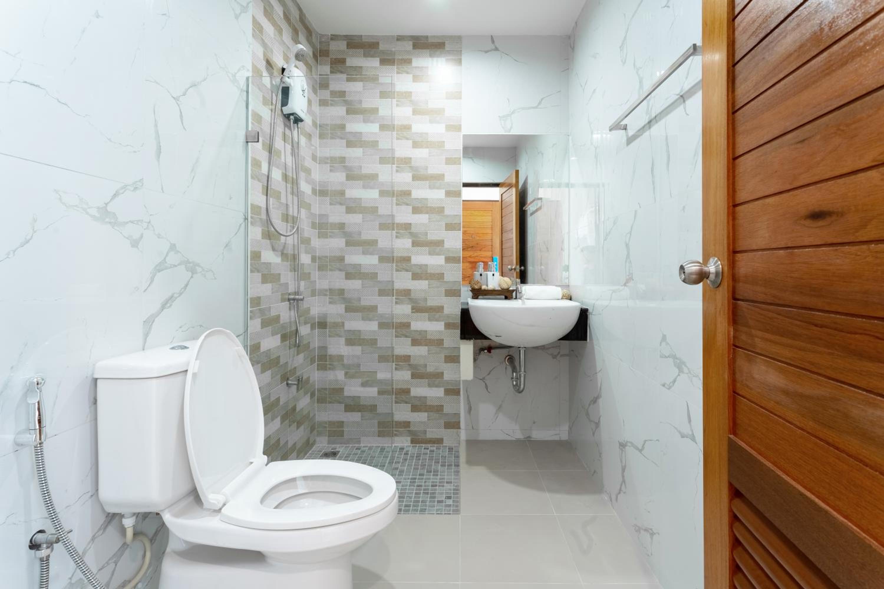Superior Twin Room with No Window - Photo 19