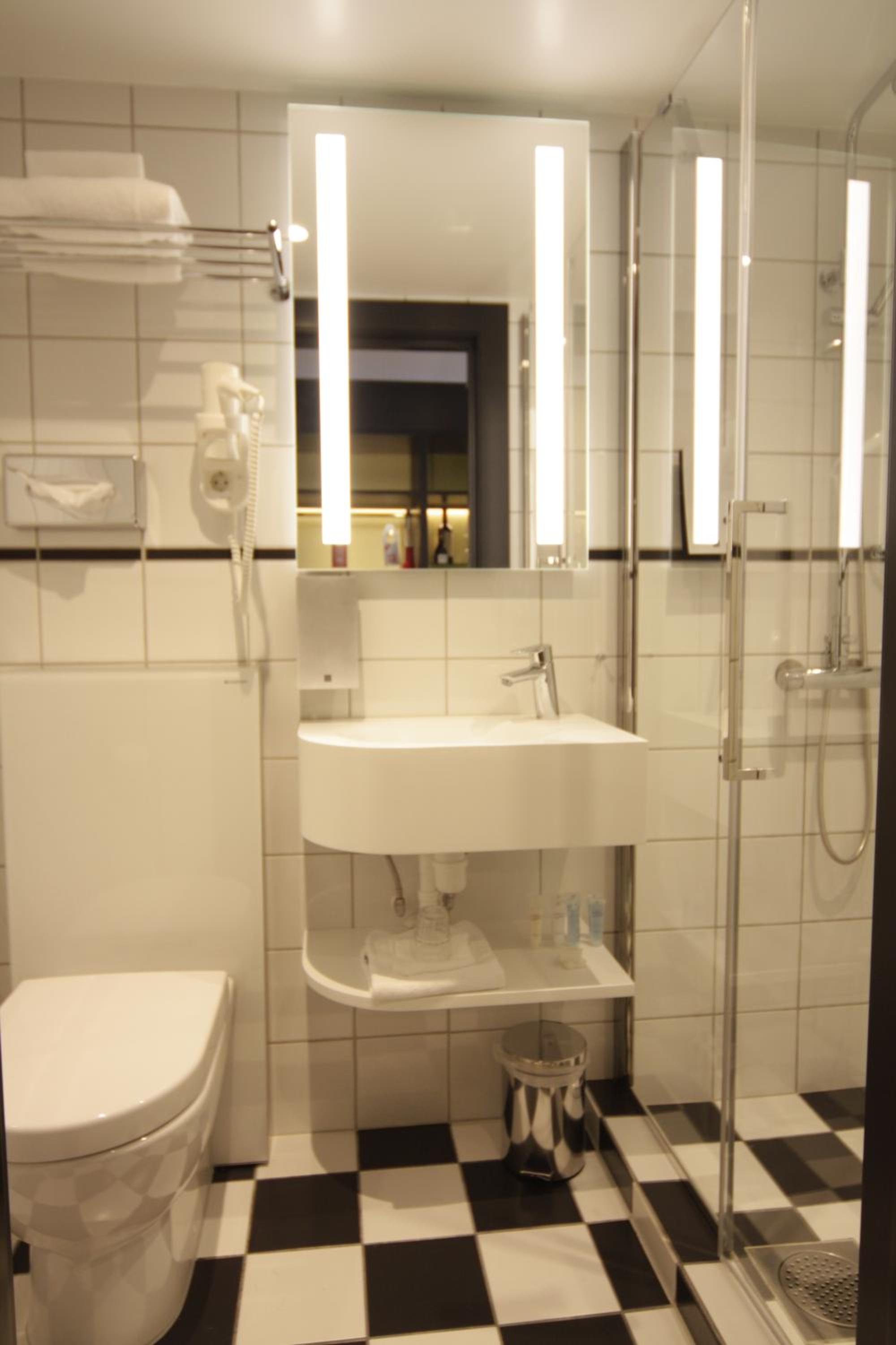 Deluxe Double or Twin Room - Photo 2