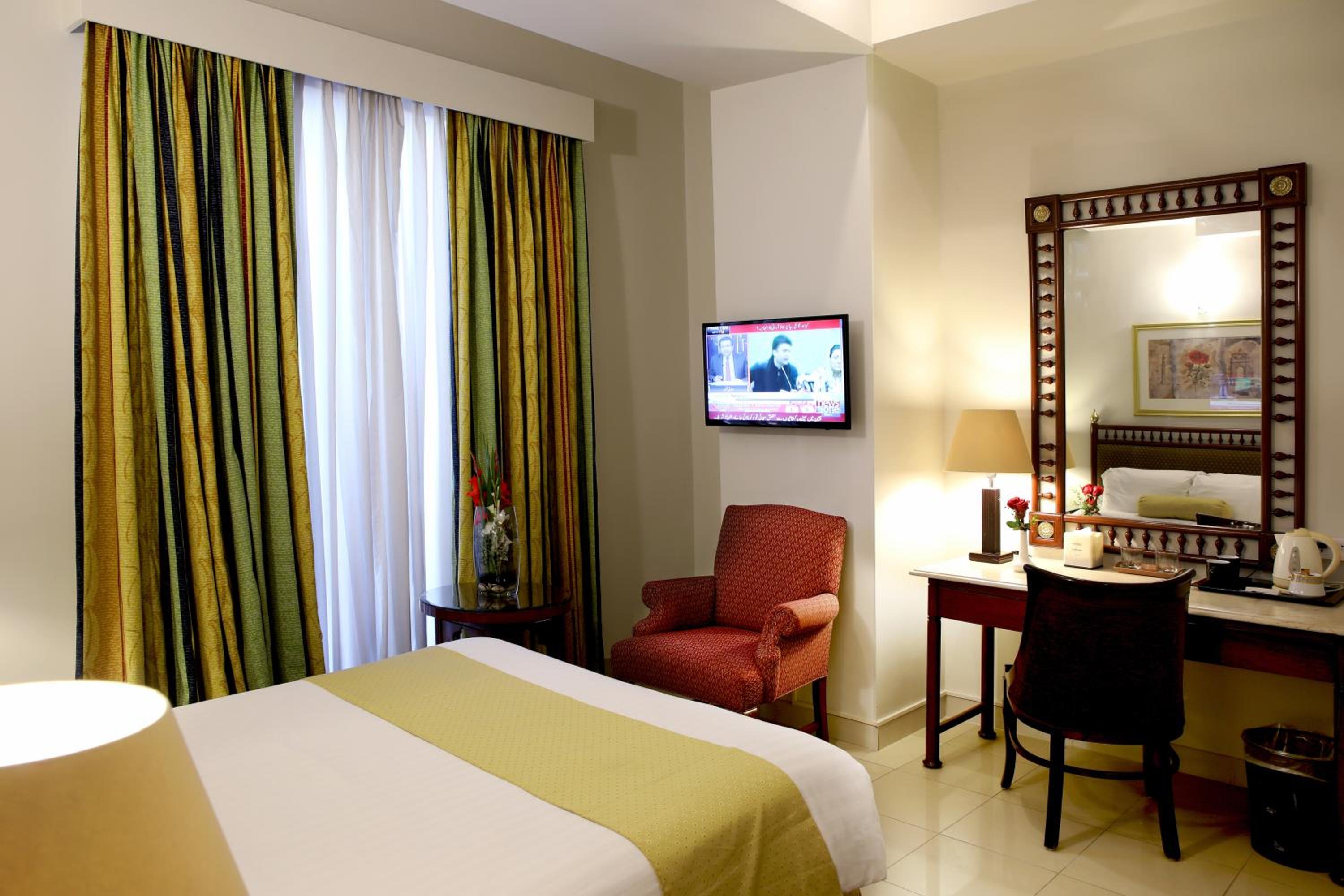 Business Suite - Photo 4