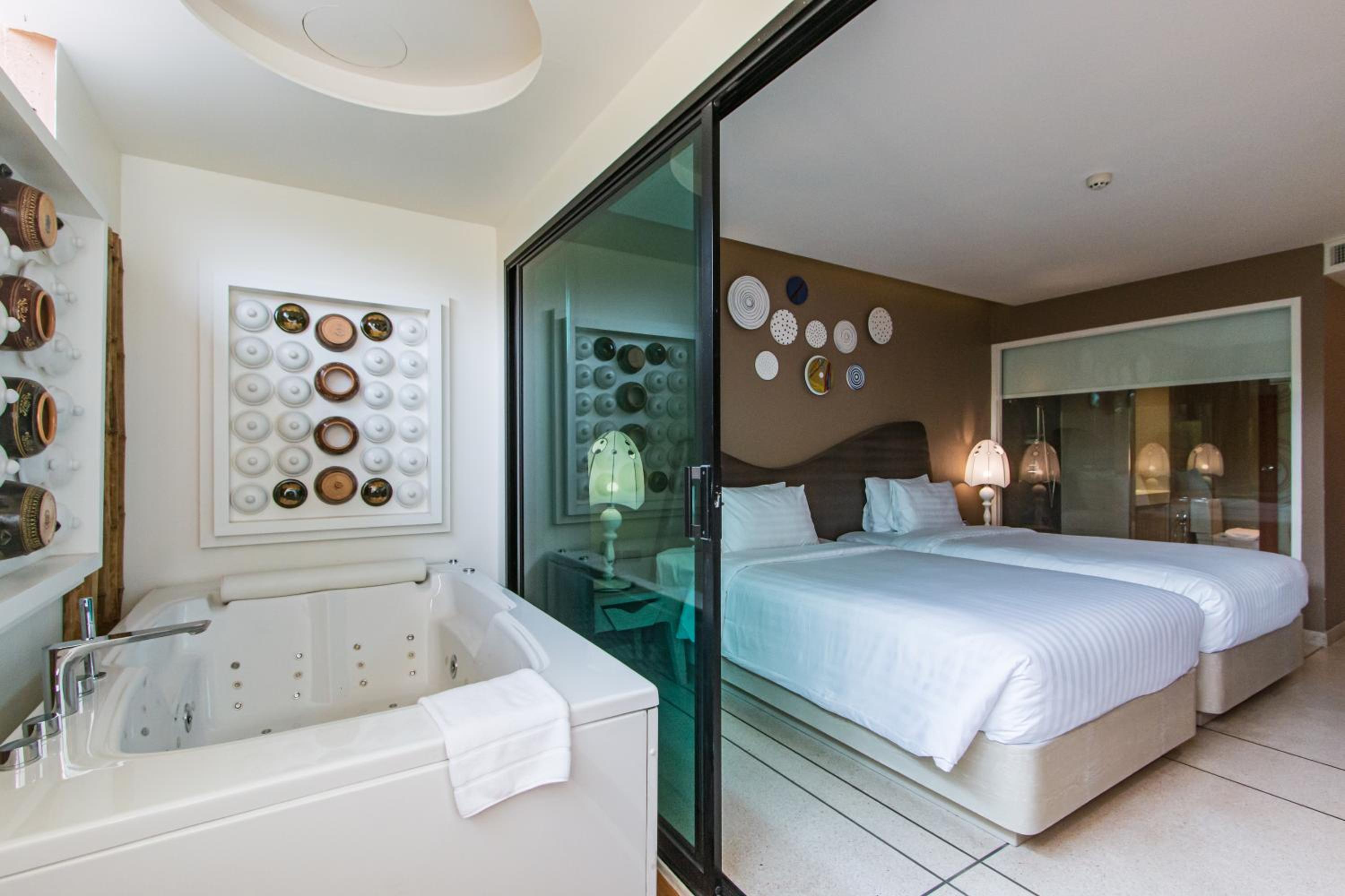 Superior with Jacuzzi - Photo 1