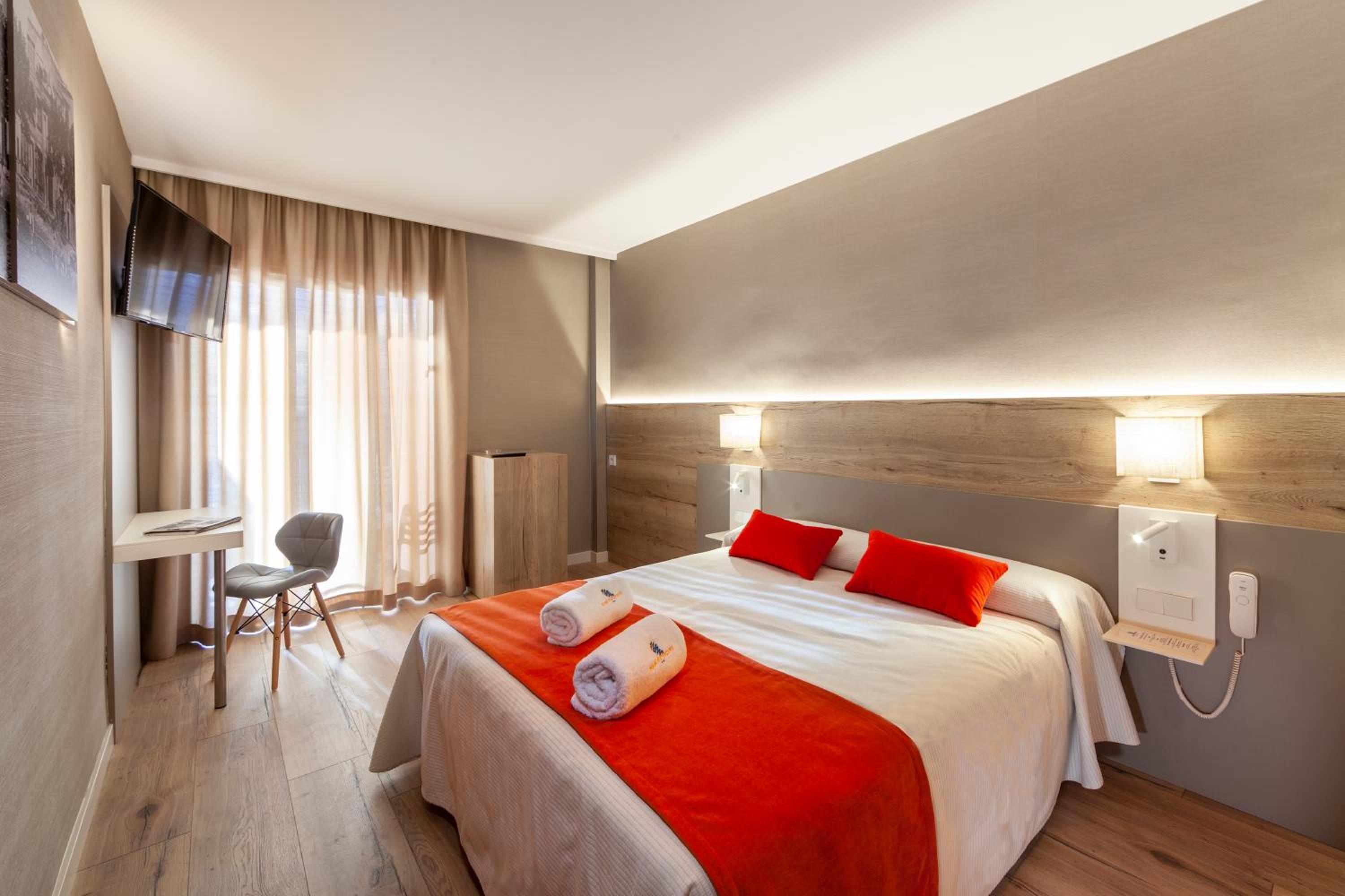 Habitación Doble o Twin Deluxe con Vistas Laterales al Mar y Acceso al Spa.