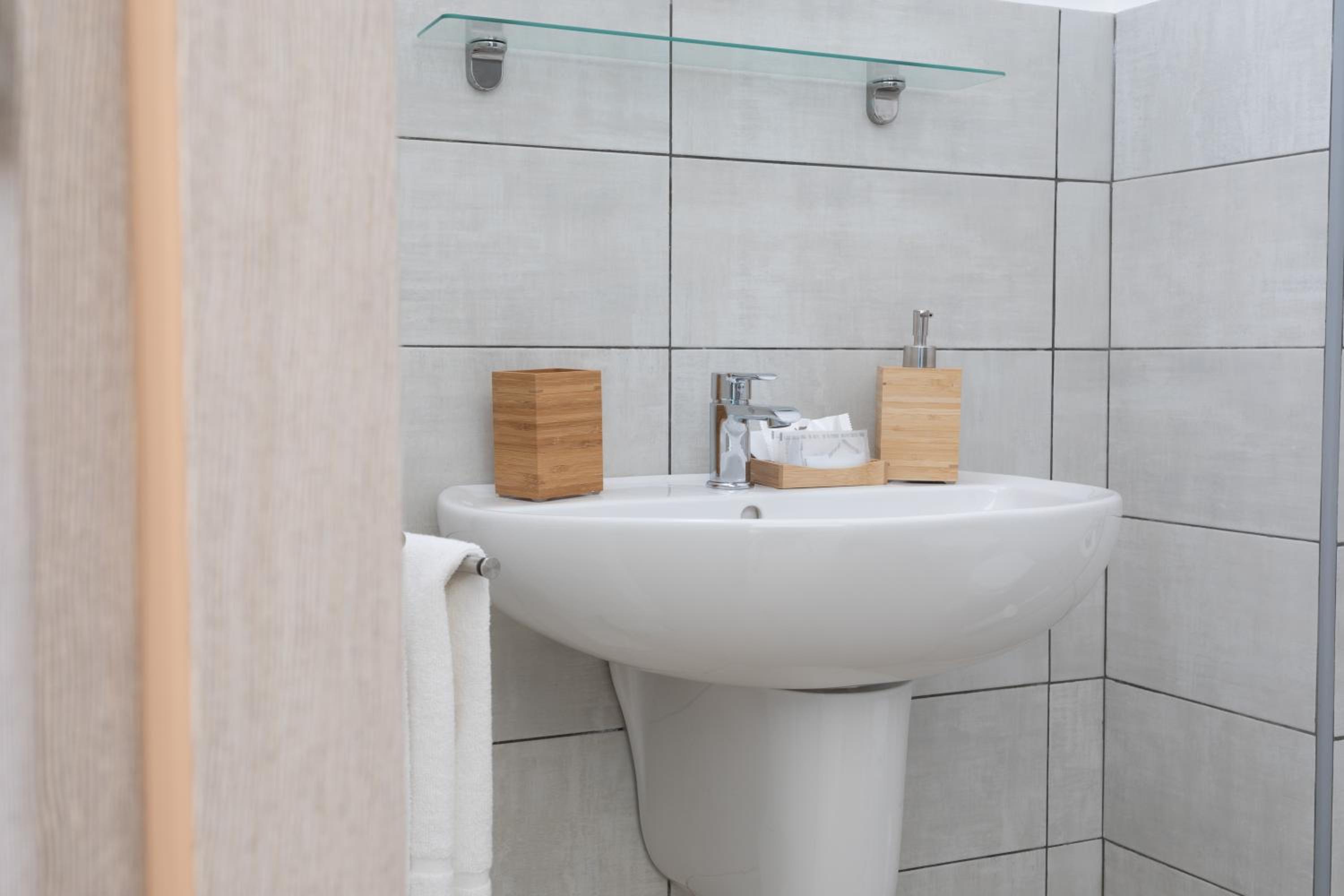 Double Room with Private Bathroom - Photo 4