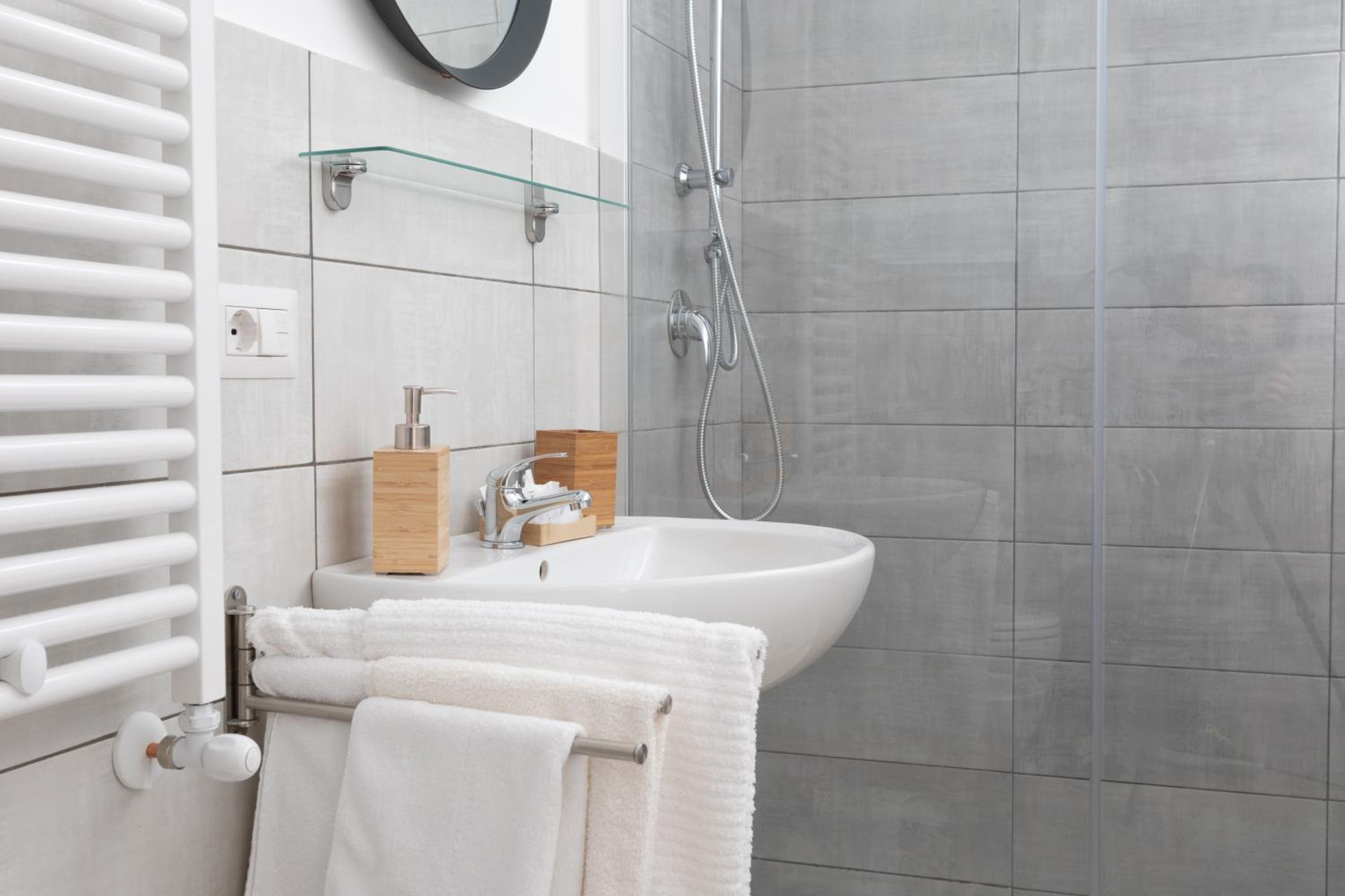 Double Room with Private Bathroom - Photo 11