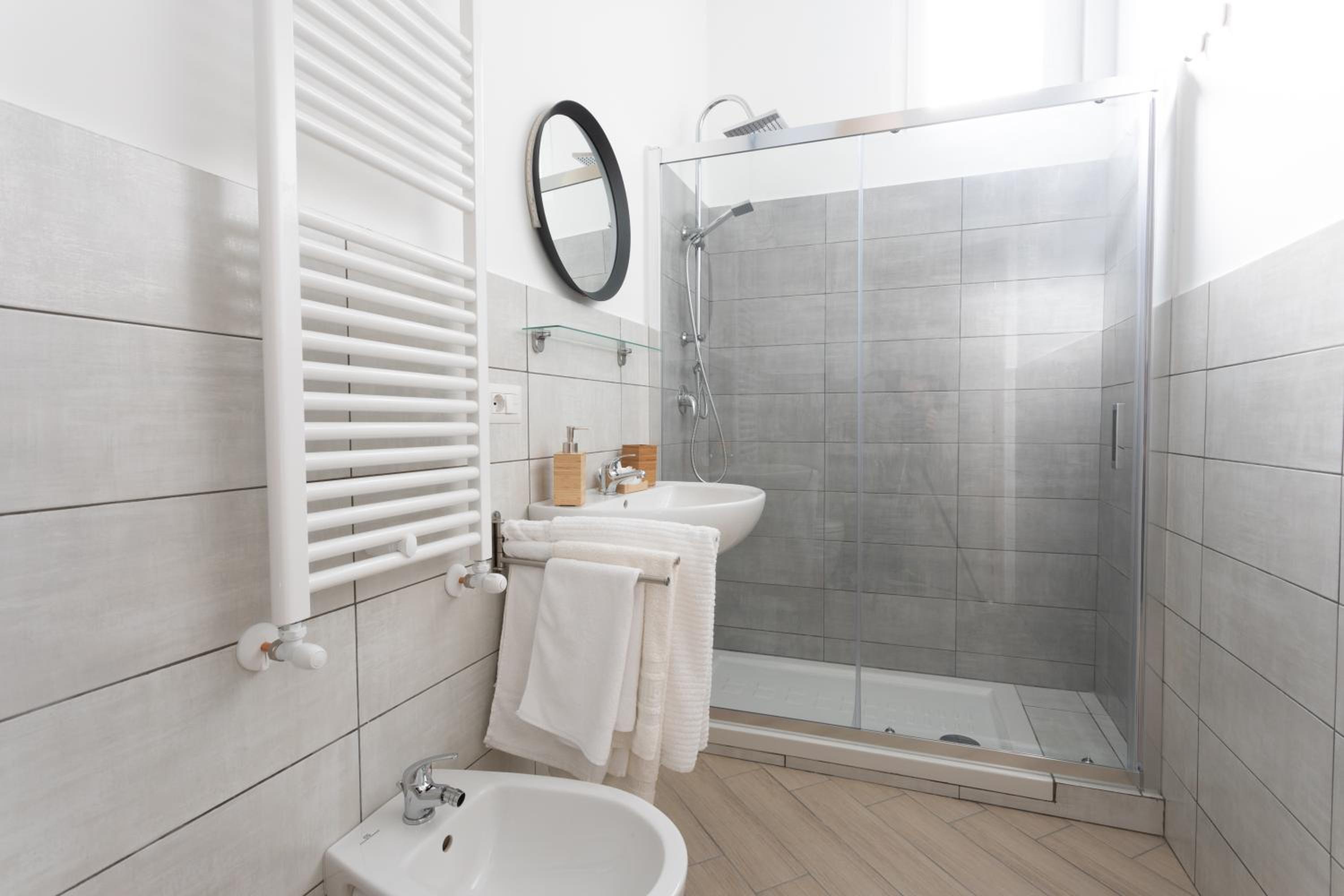 Double Room with Private Bathroom - Photo 12