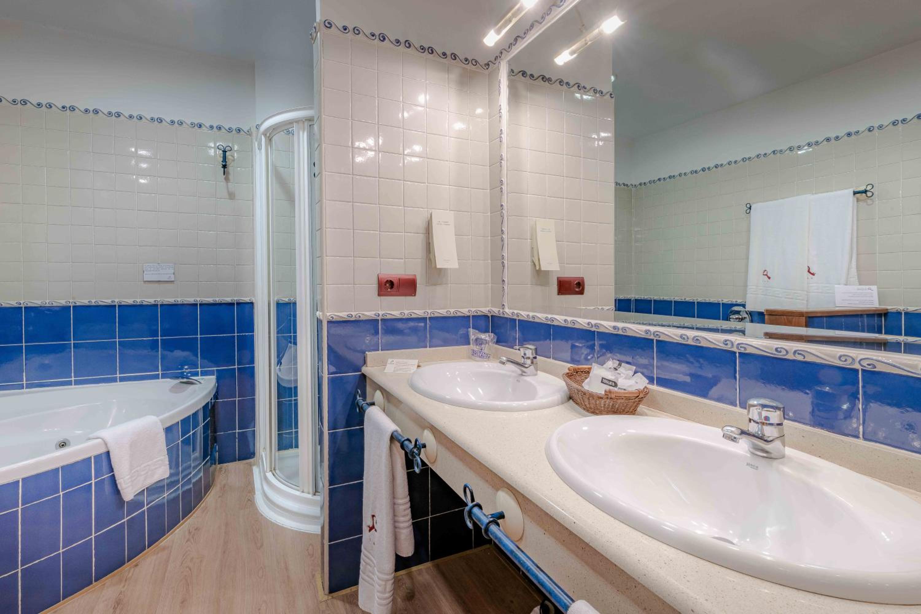 Superior Double Room - Photo 6