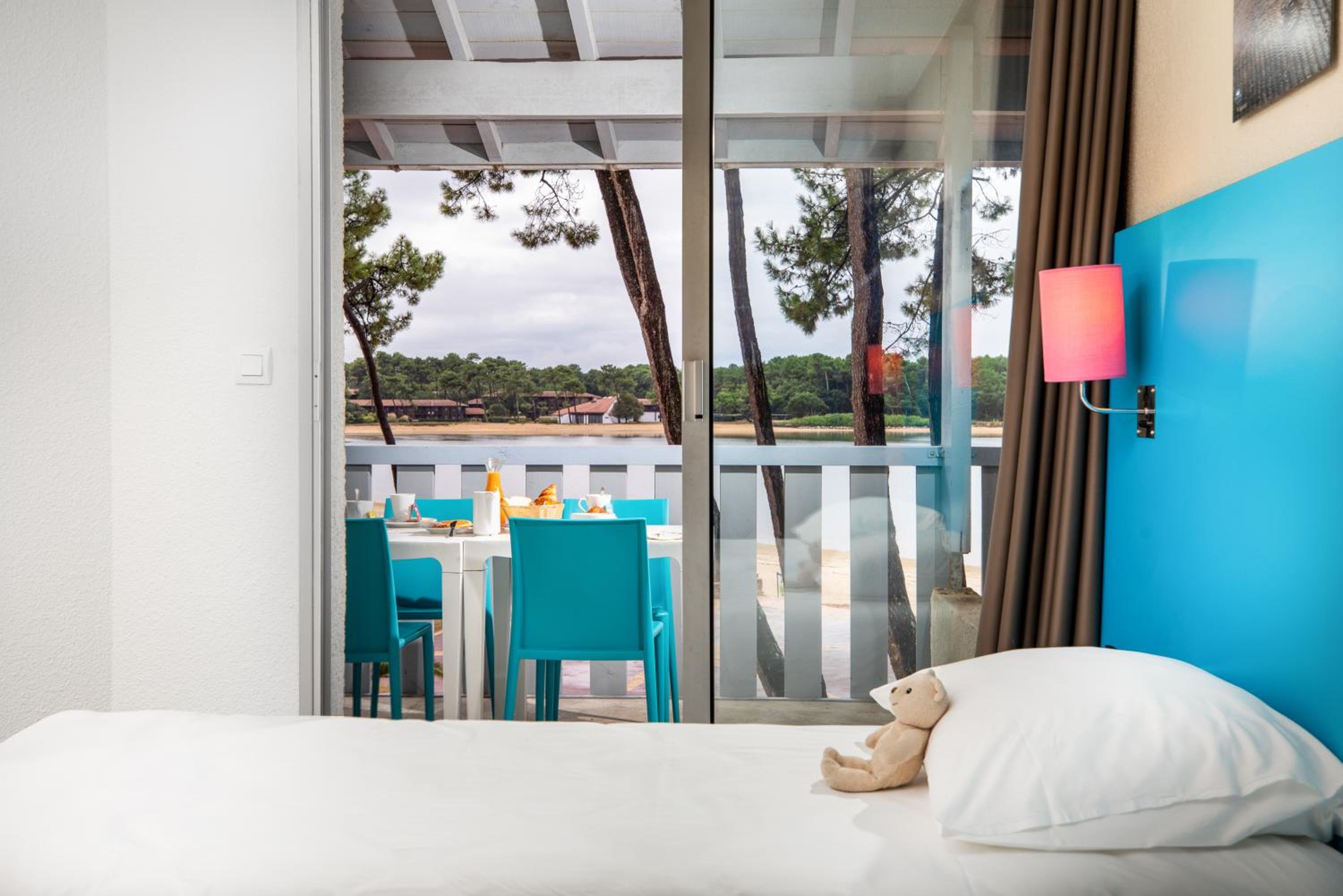 Apartment with Lake View
