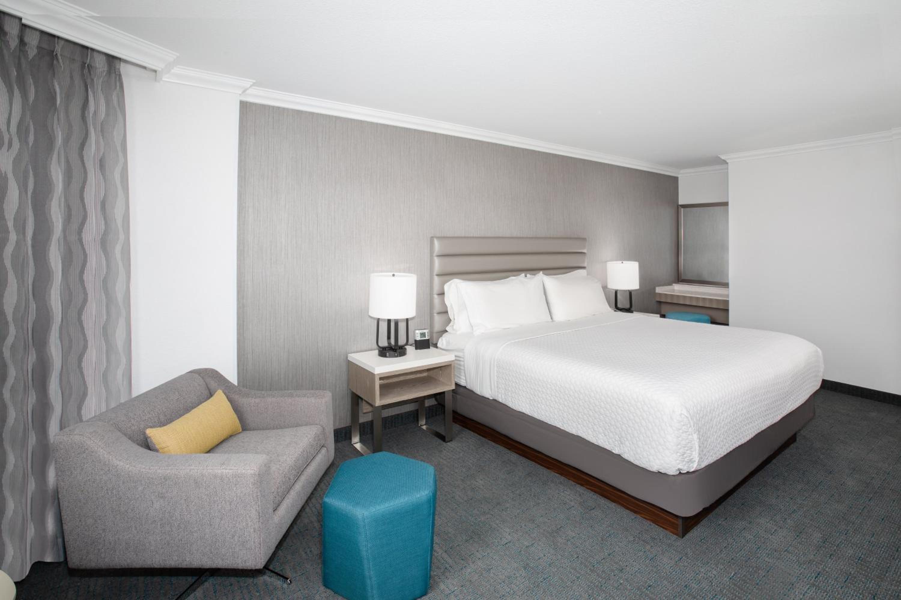 Standard King Room - Photo 4