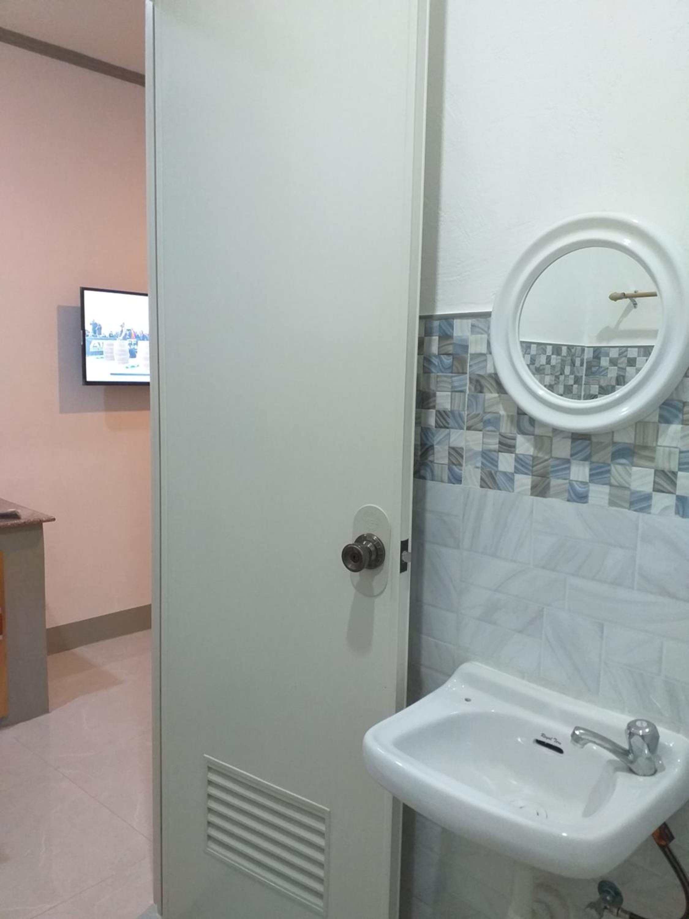 Double Room with Private Bathroom - Photo 7