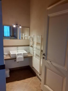 Double Room - Photo 10