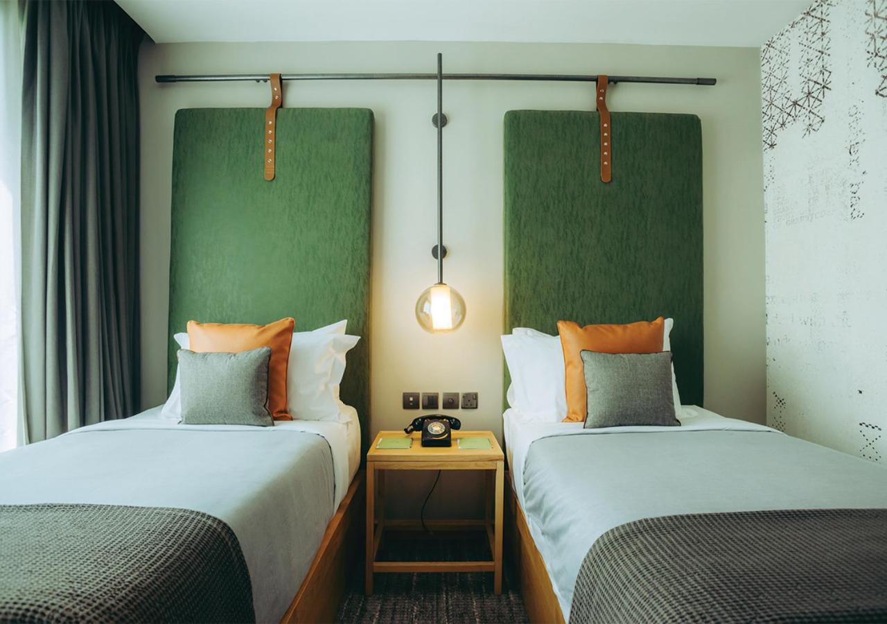 Standard Twin Room - Photo 8