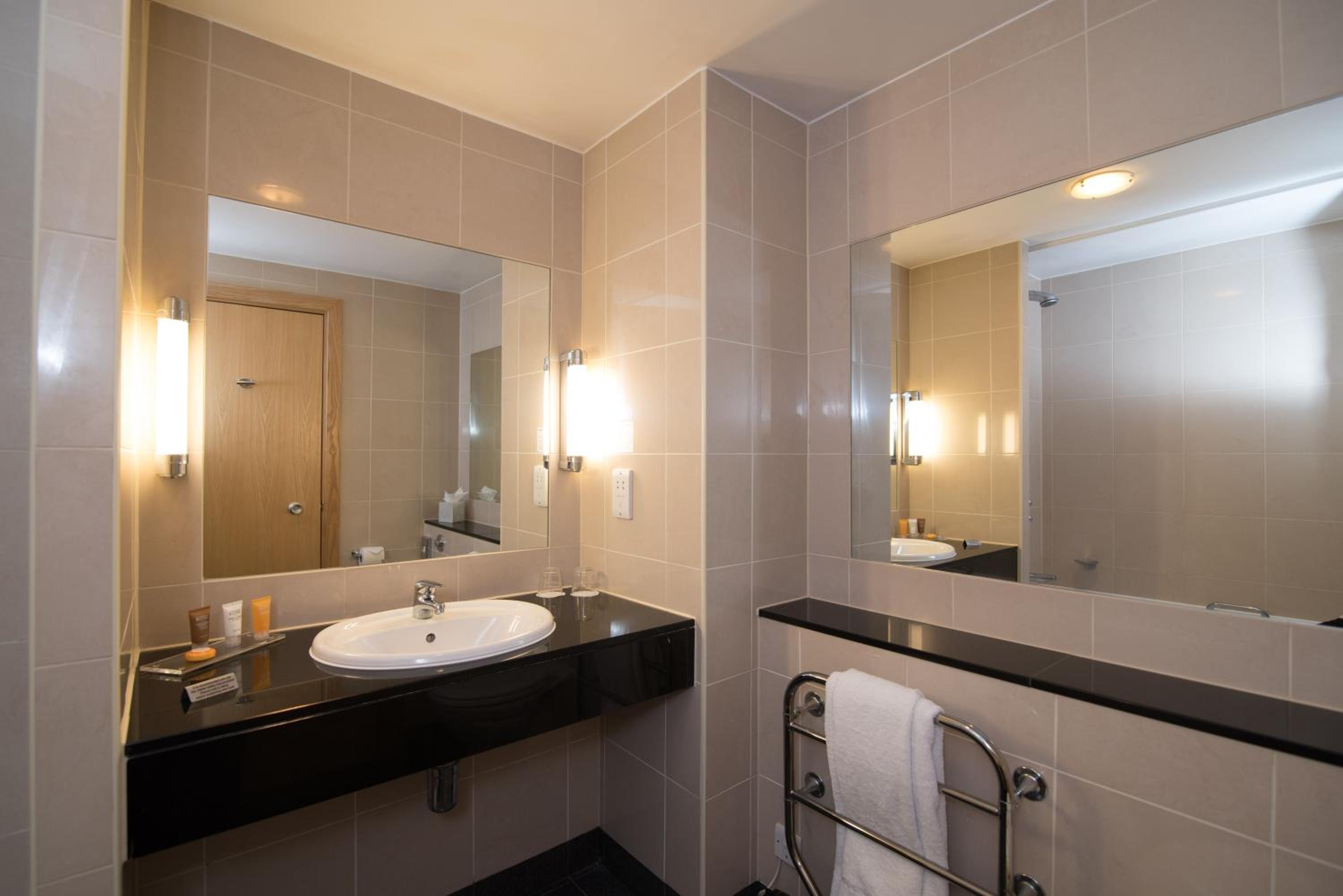 Standard Twin Room - Photo 4