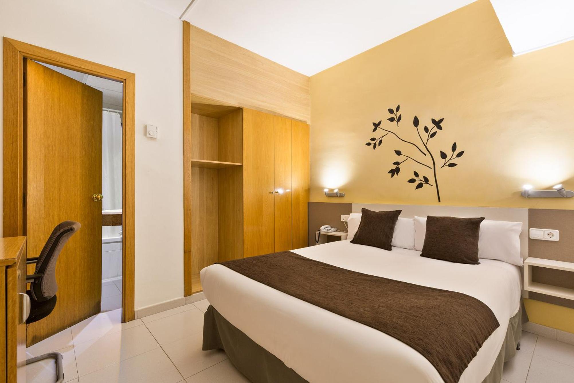 Double Room with Extra Bed photo 1