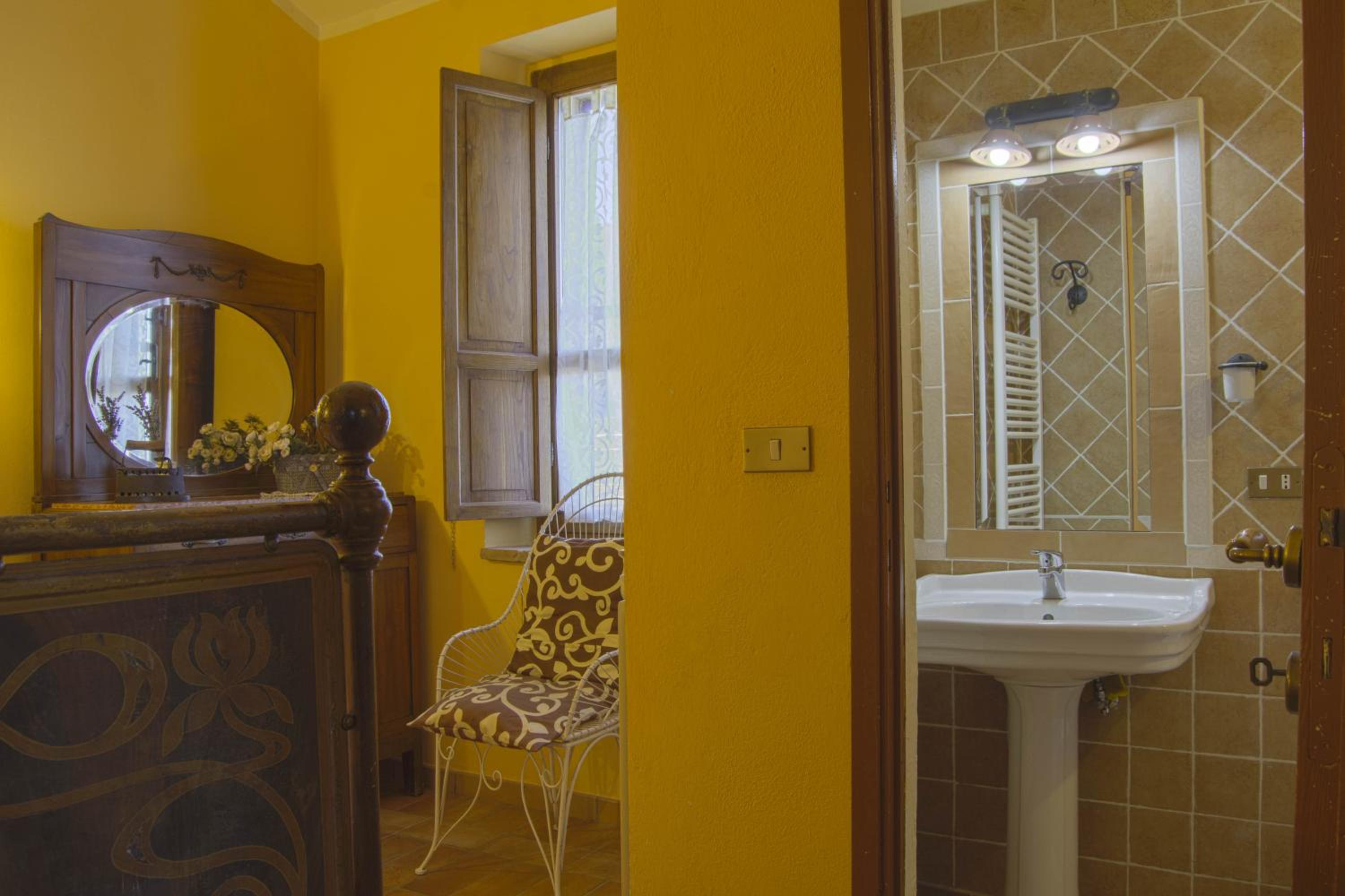 Suite with Terrace - Photo 4