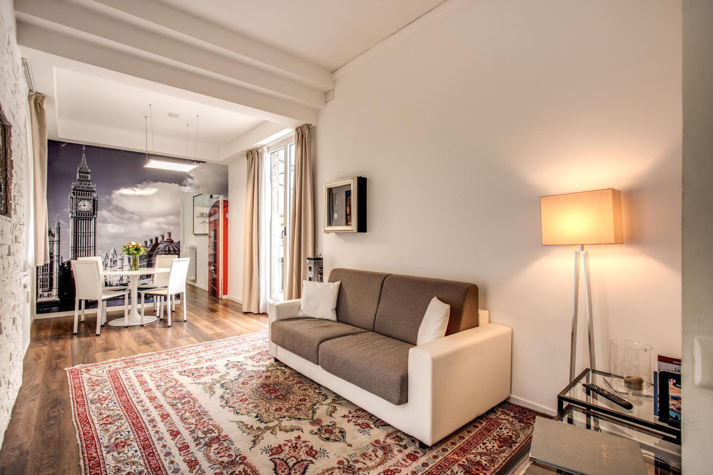 Deluxe Apartment