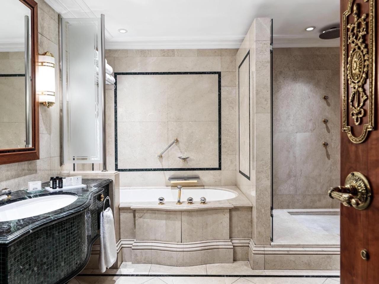 1 Bedroom Presidential Suite, 1 King bed, Sveta Nedelya view photo 2