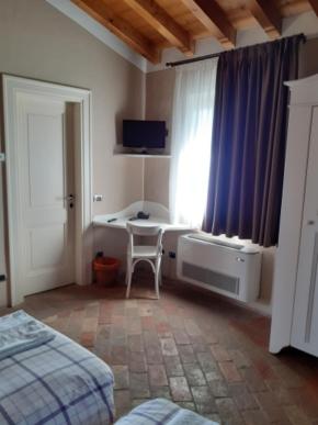 Twin Room - Photo 2