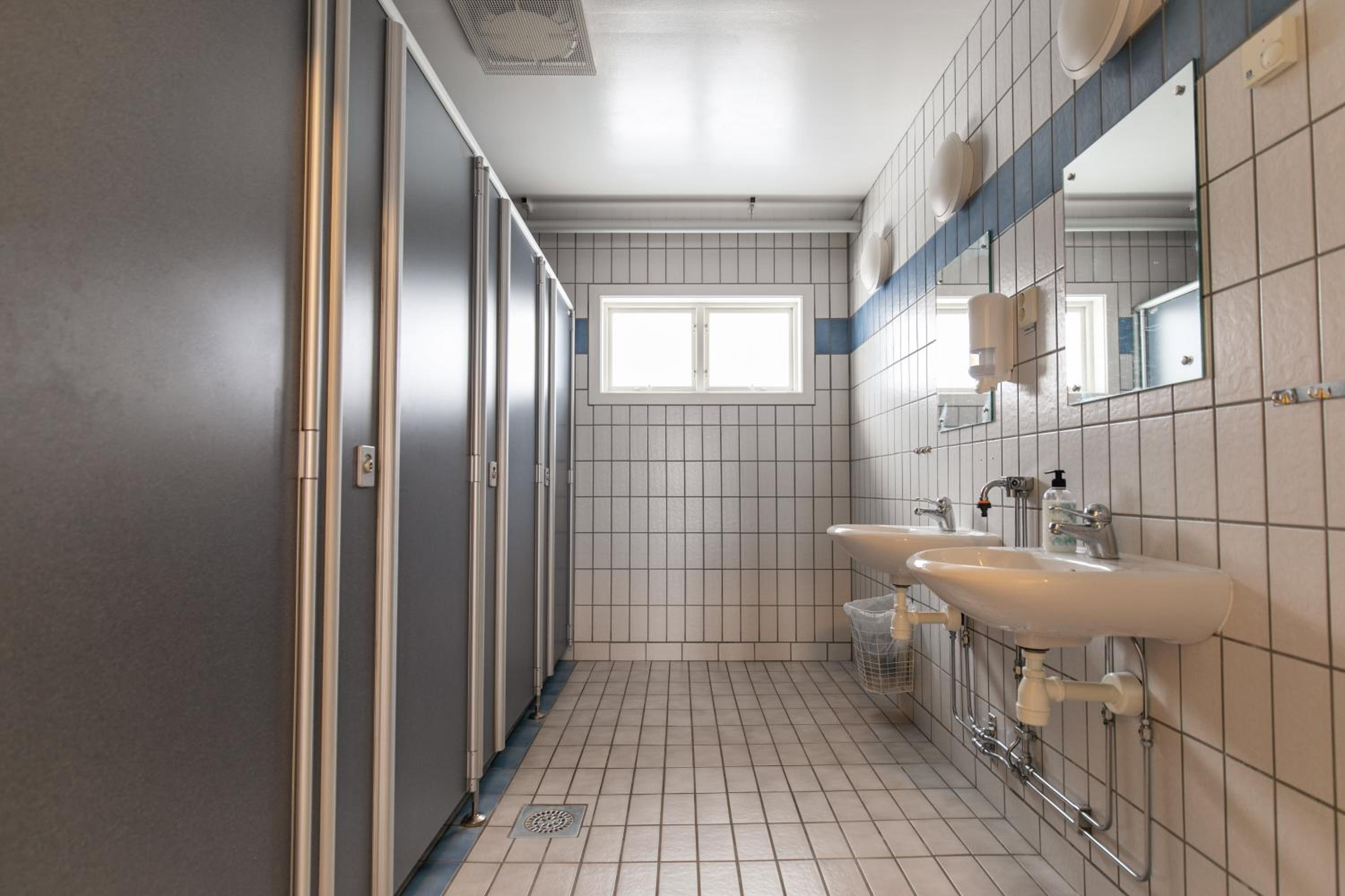 Economy Quadruple Room with Shared Bathroom photo 2