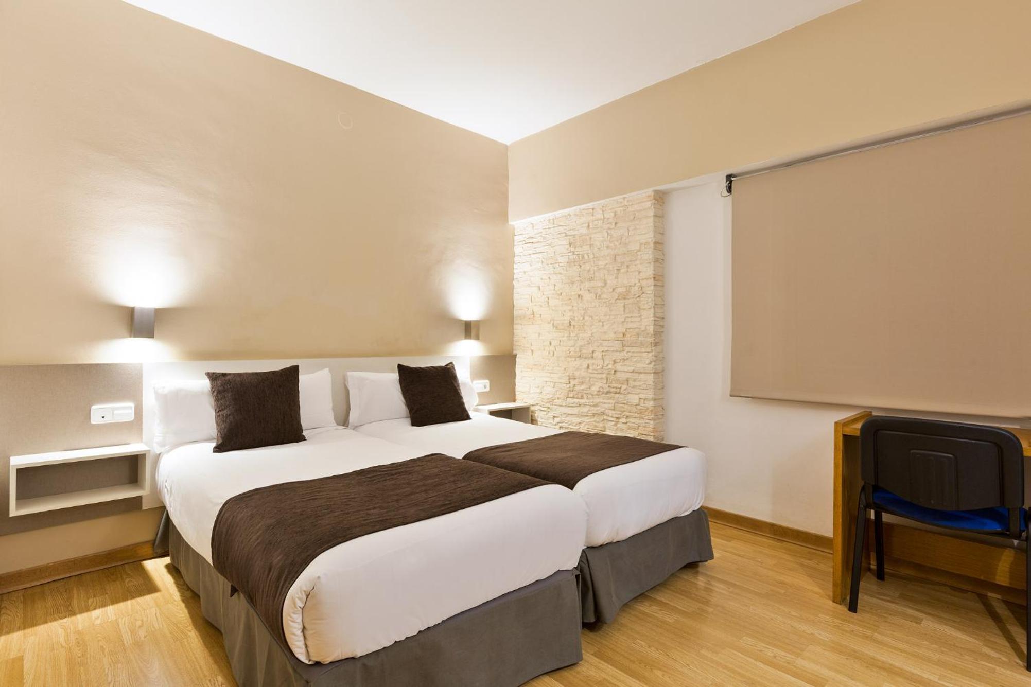 Twin Room with Extra Bed photo 1