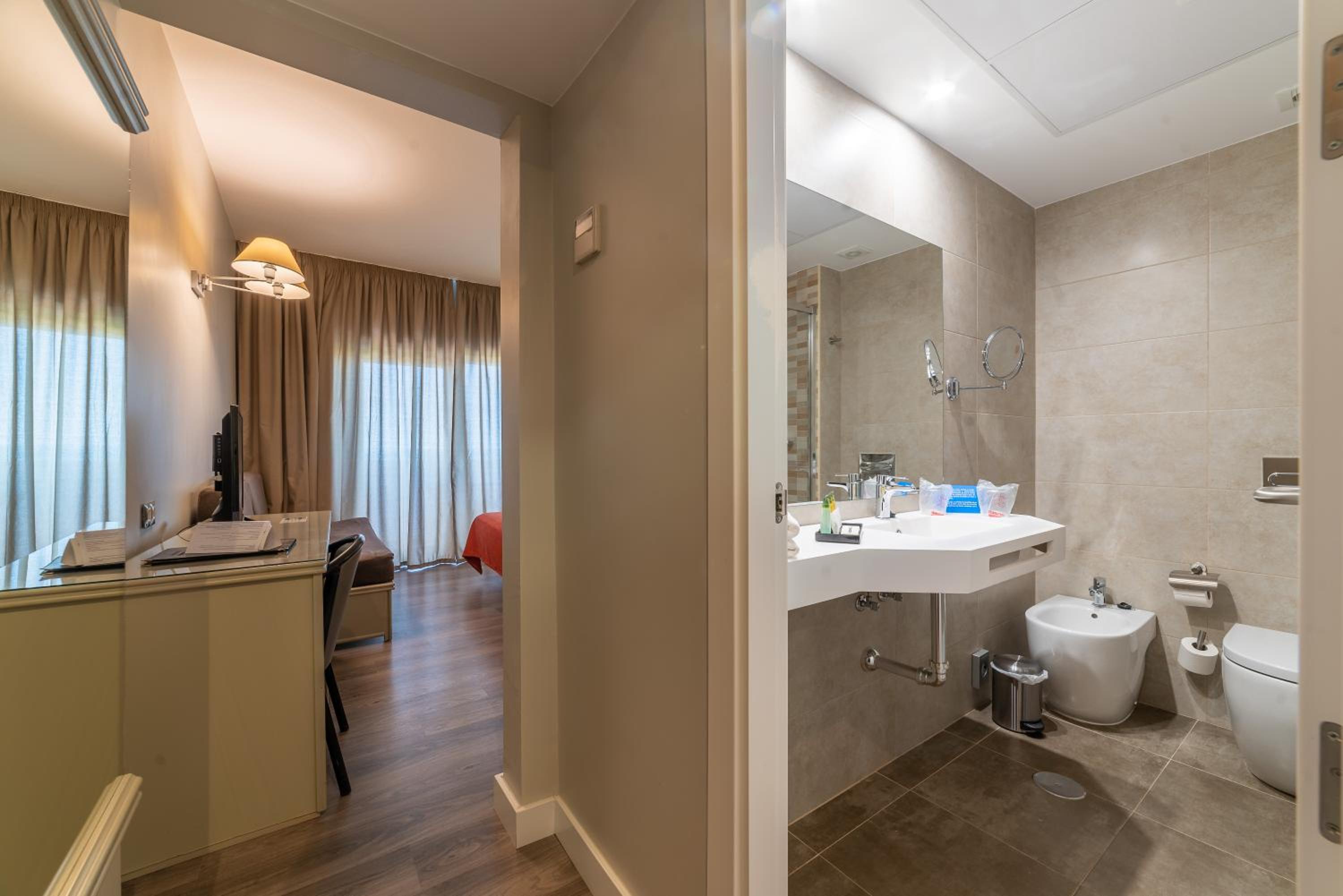 Superior Twin Room - Photo 3