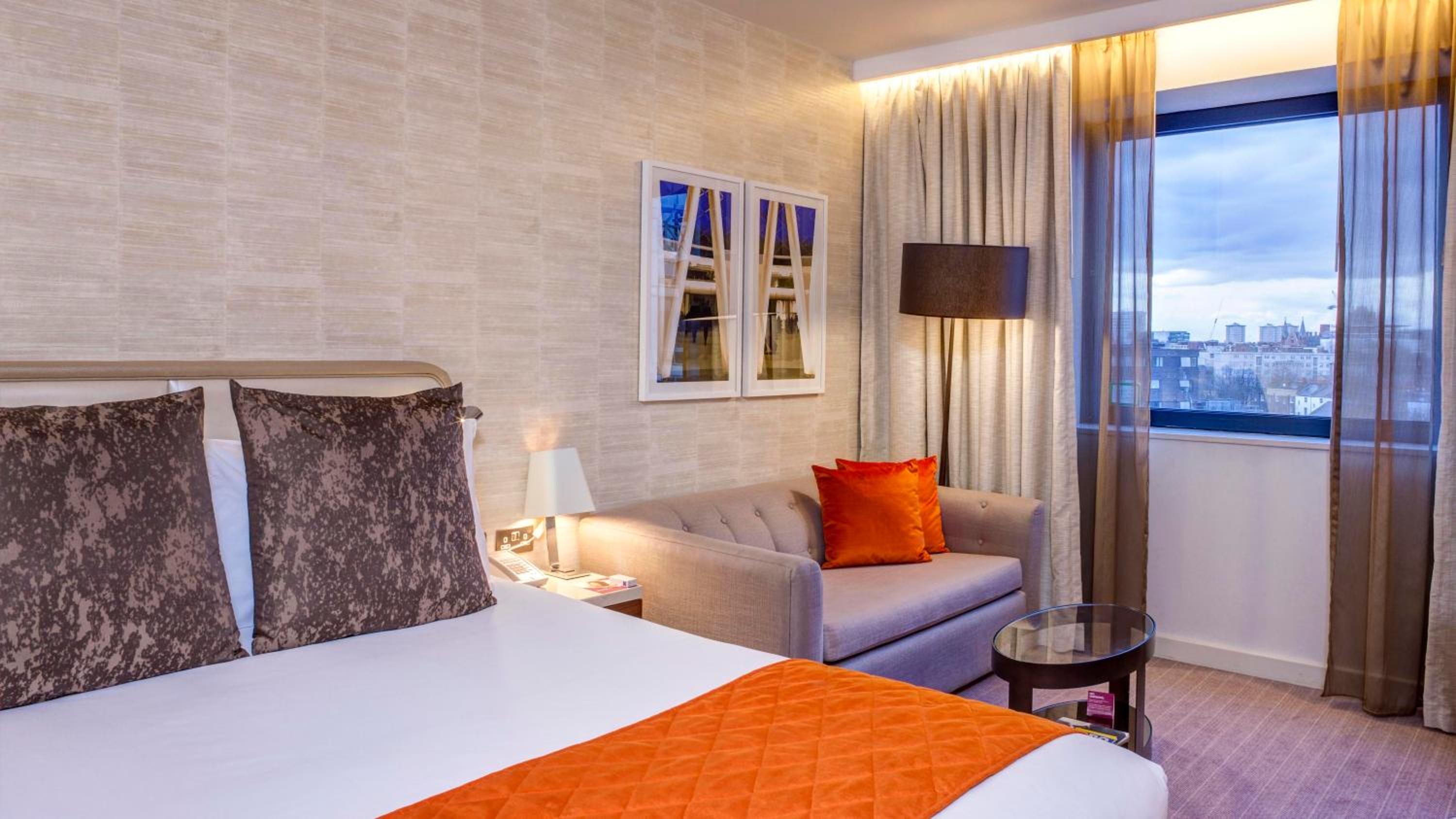 Premium Queen Room with sofa bed photo 3
