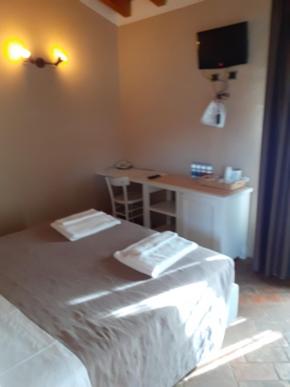Double Room - Photo 9