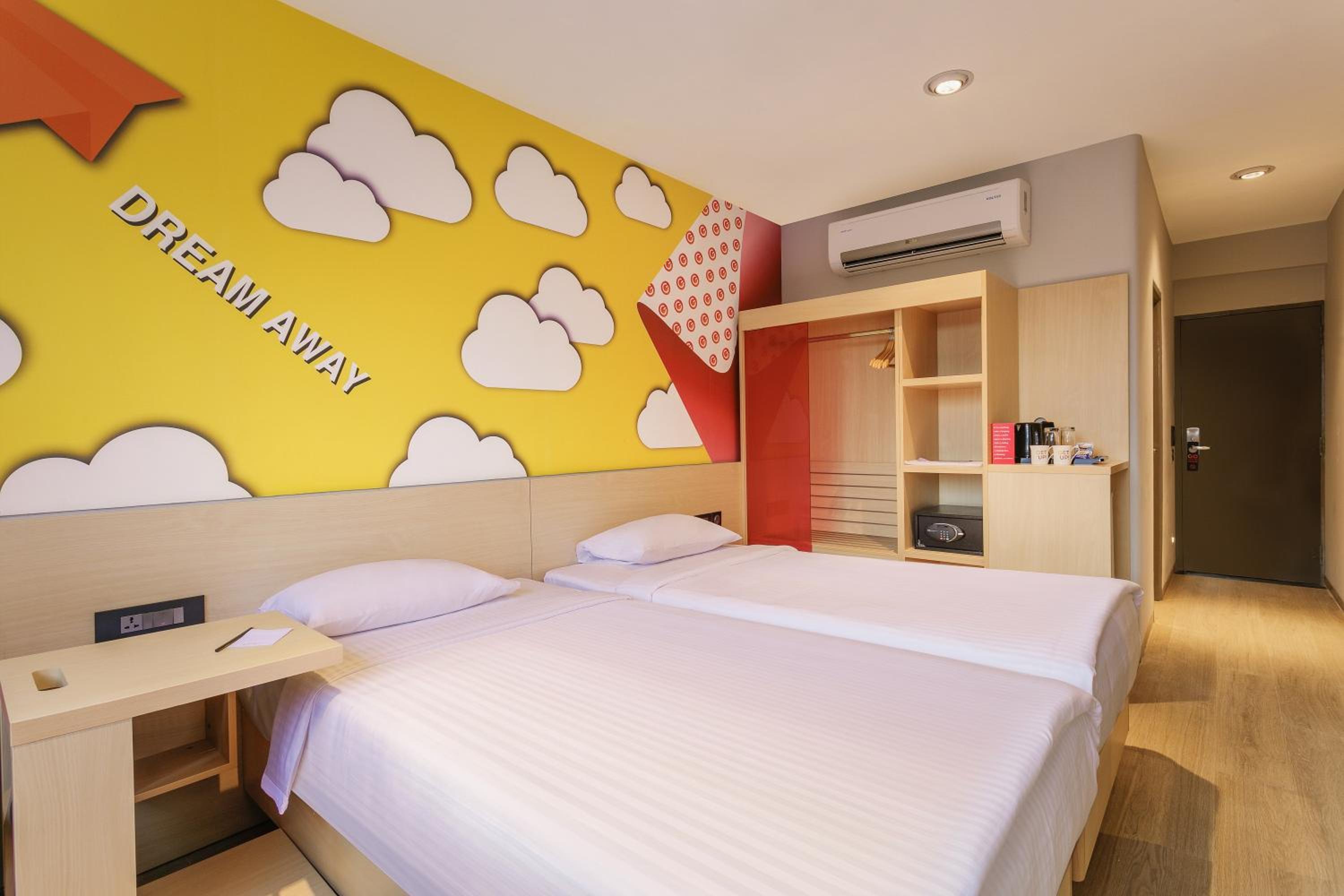 Luxe Queen Room - Photo 4
