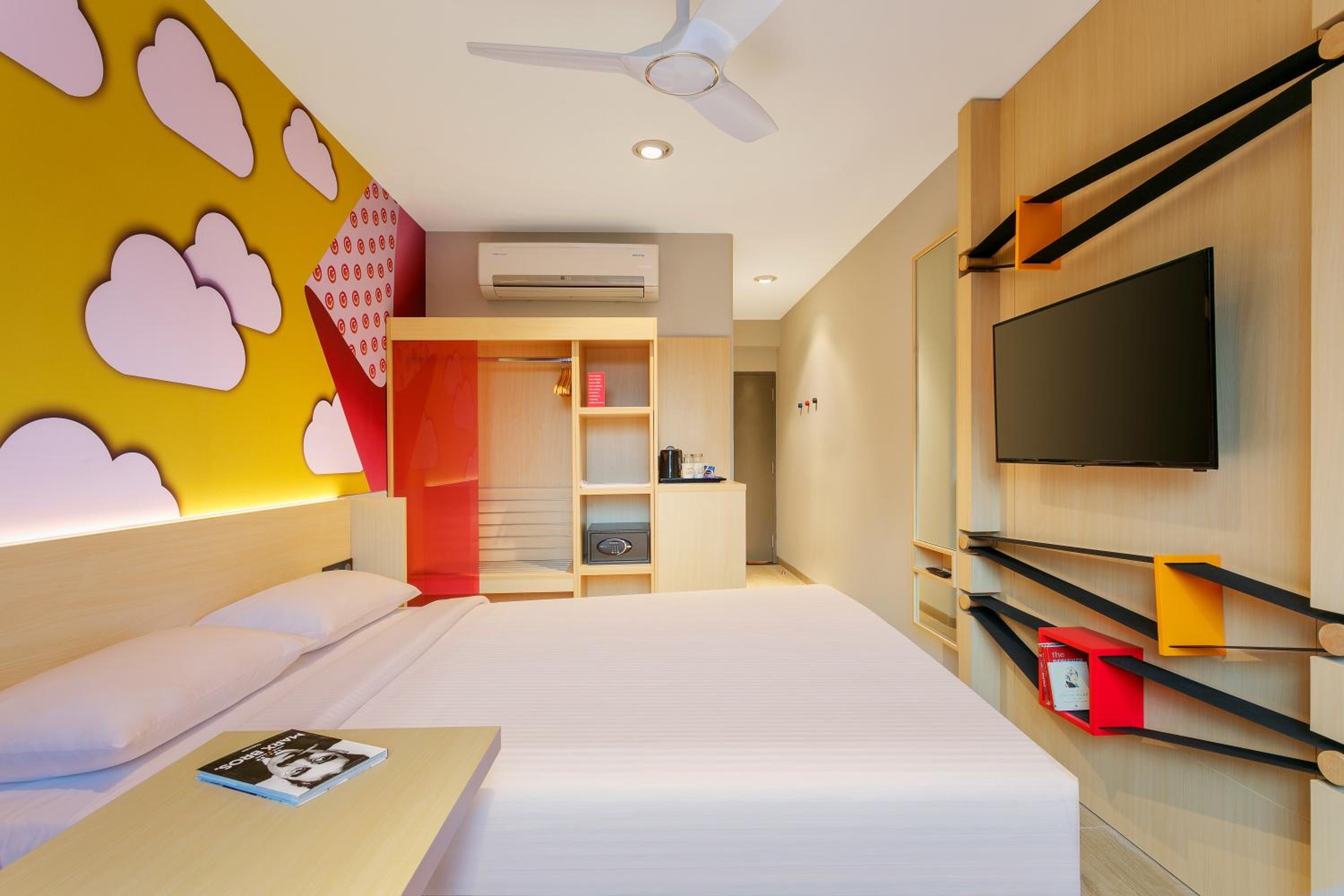 Luxe Queen Room - Photo 3