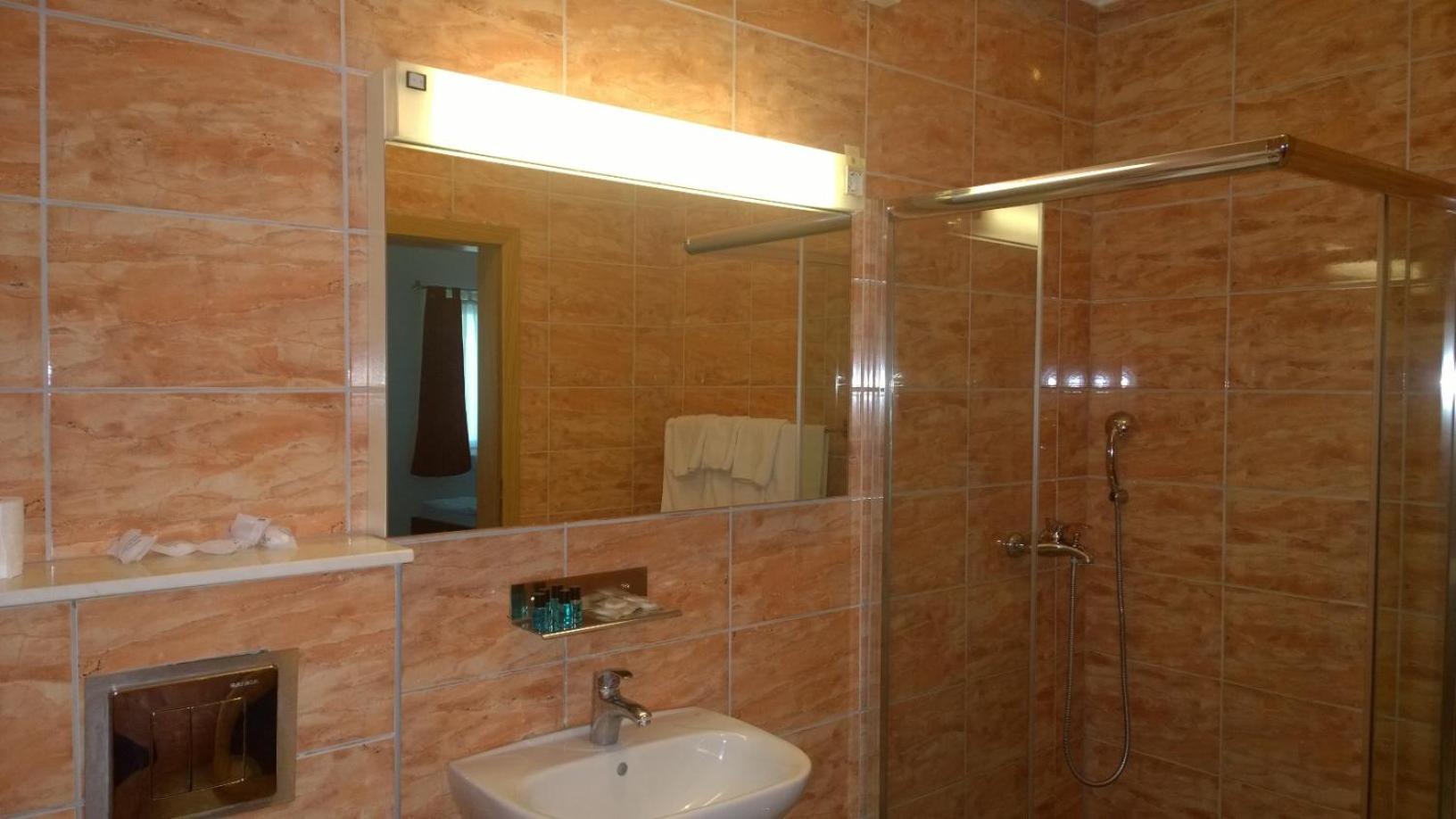 Twin Room - Photo 4