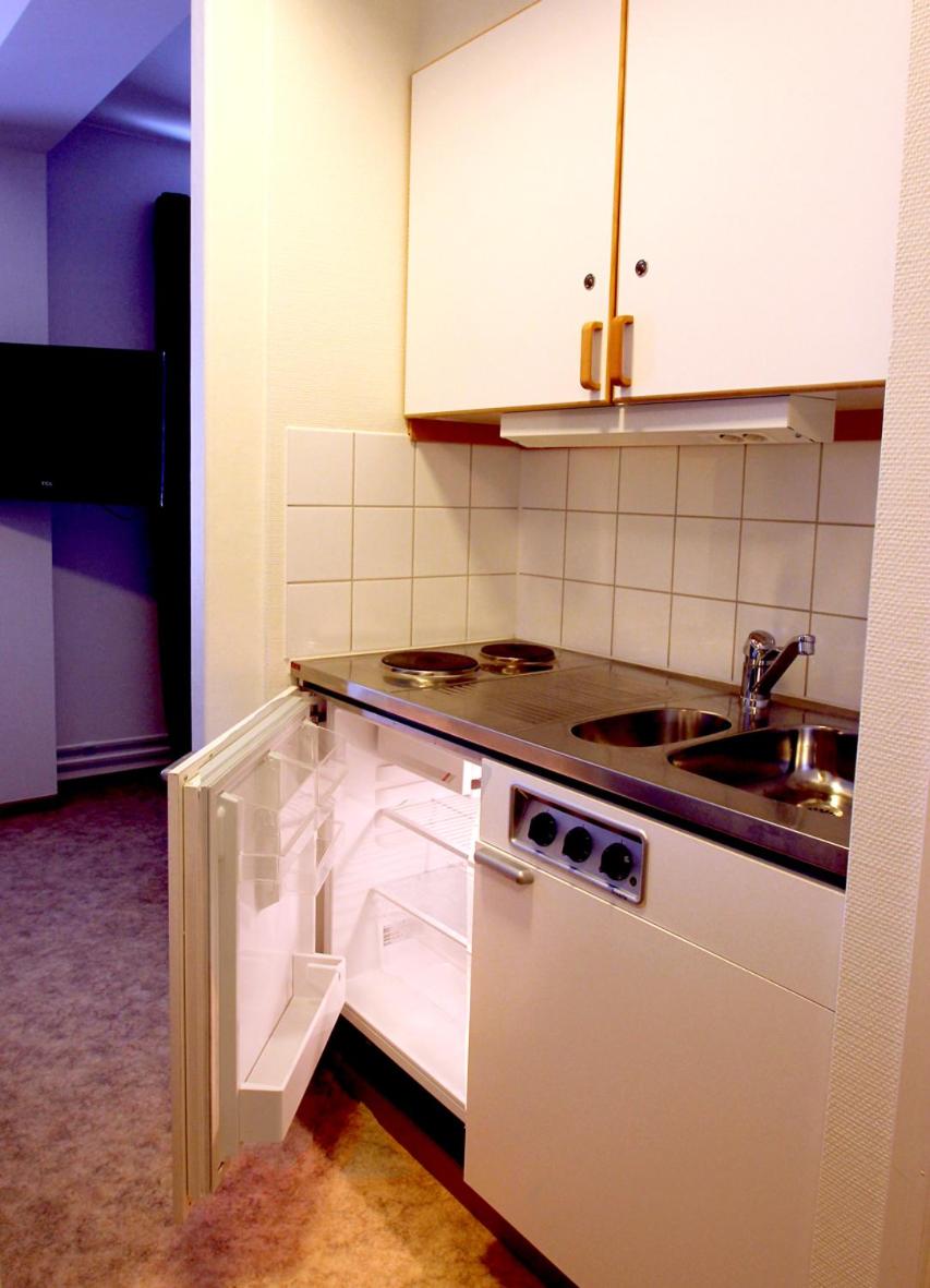 Twin Room with Private Bathroom - Photo 4