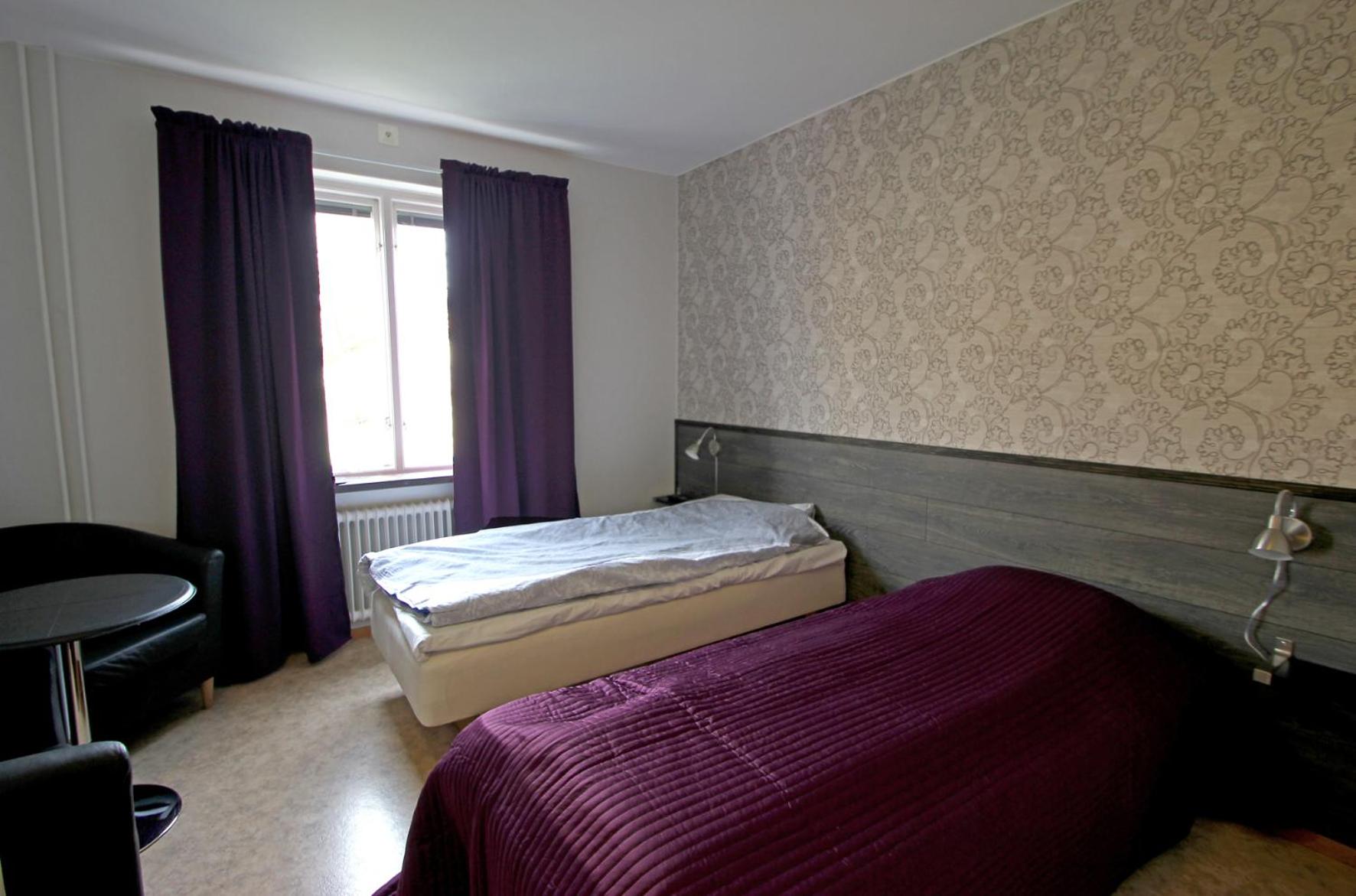 Twin Room with Private Bathroom - Photo 5