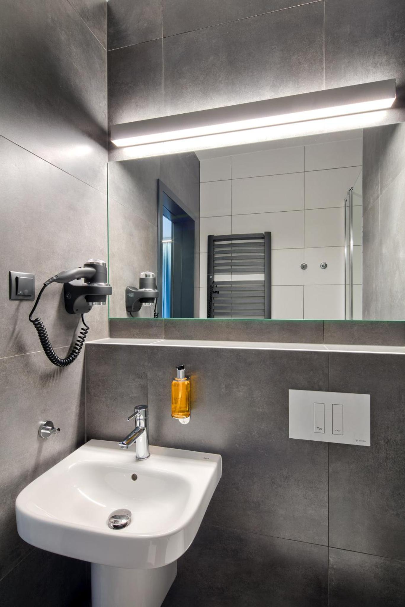 Triple Room with Private Bathroom - Photo 4