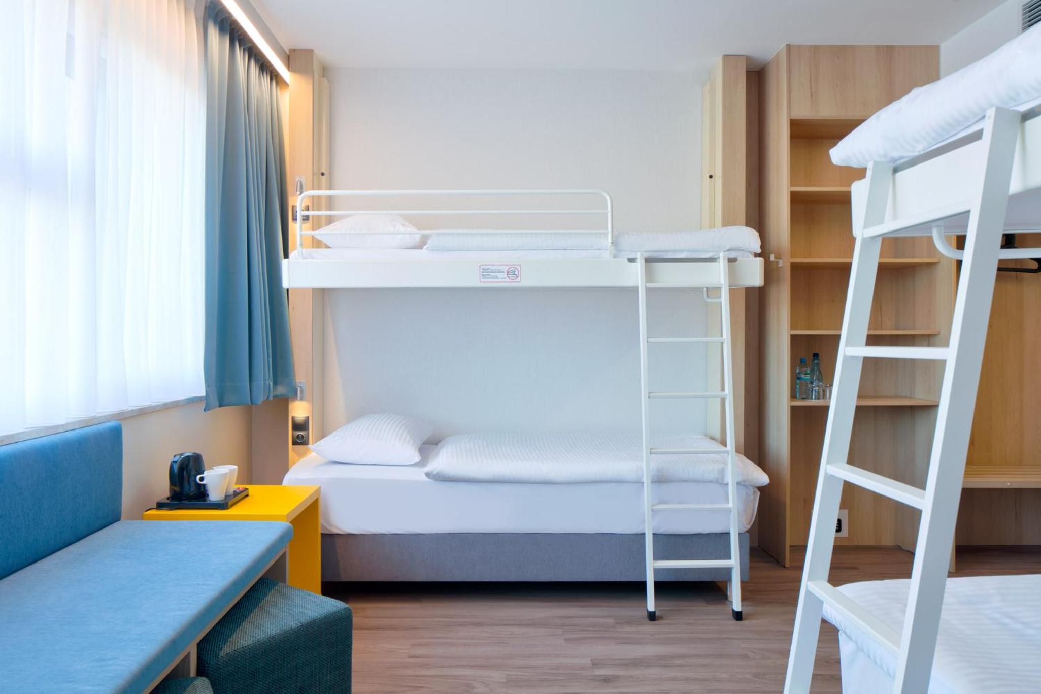 Triple Room with Private Bathroom - Photo 2