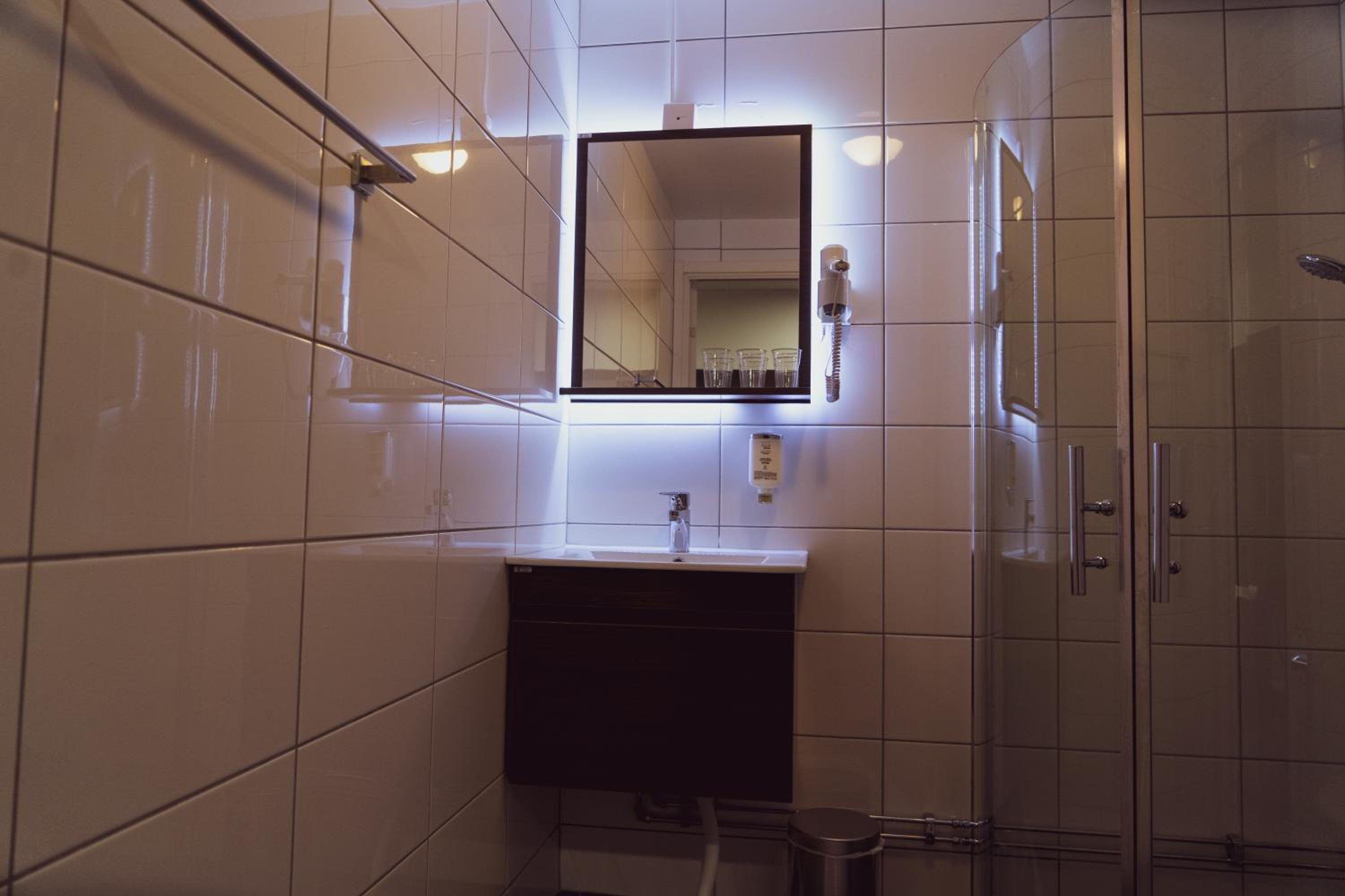 Standard Double Room - Photo 10