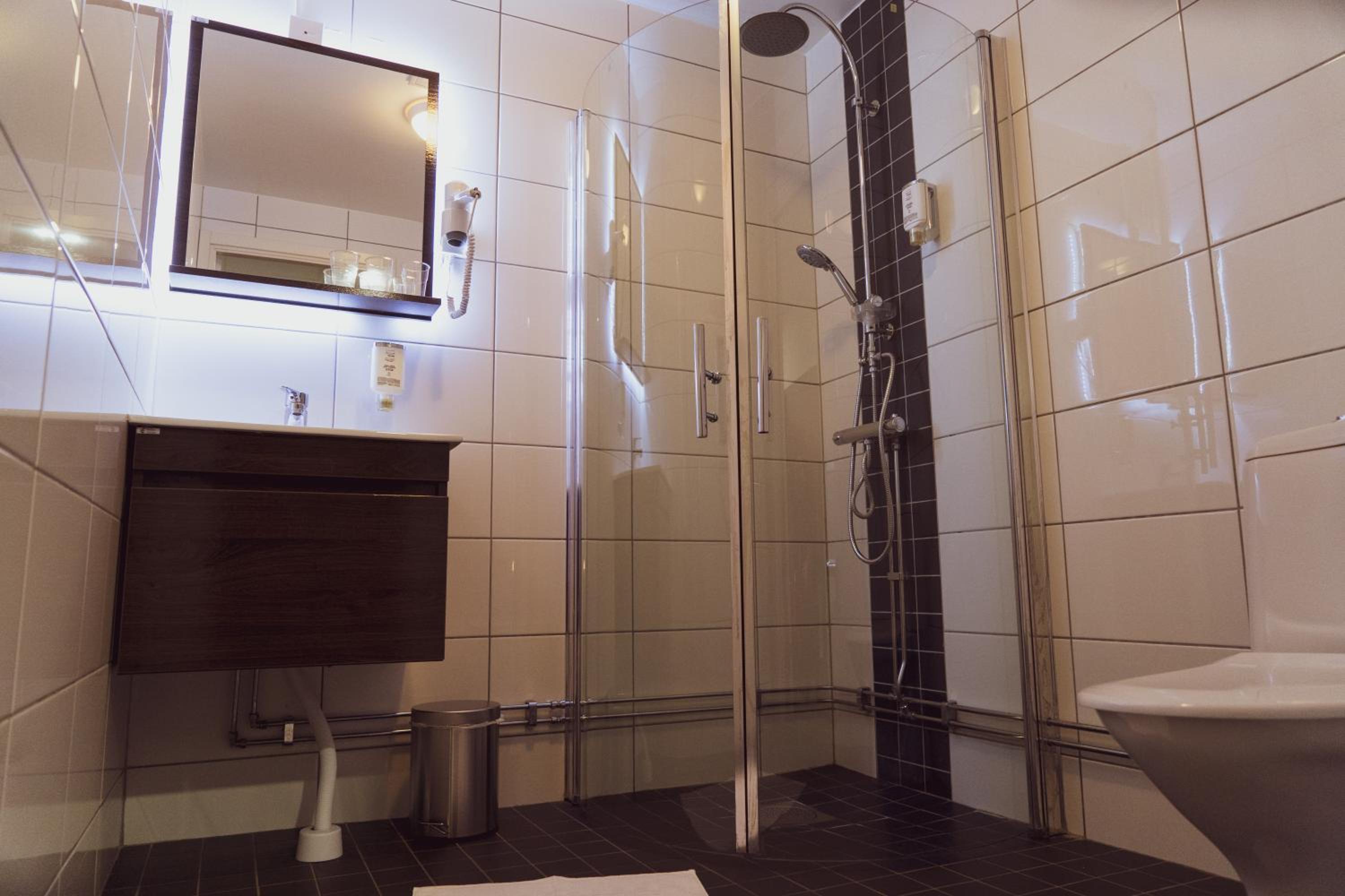 Standard Double Room - Photo 11
