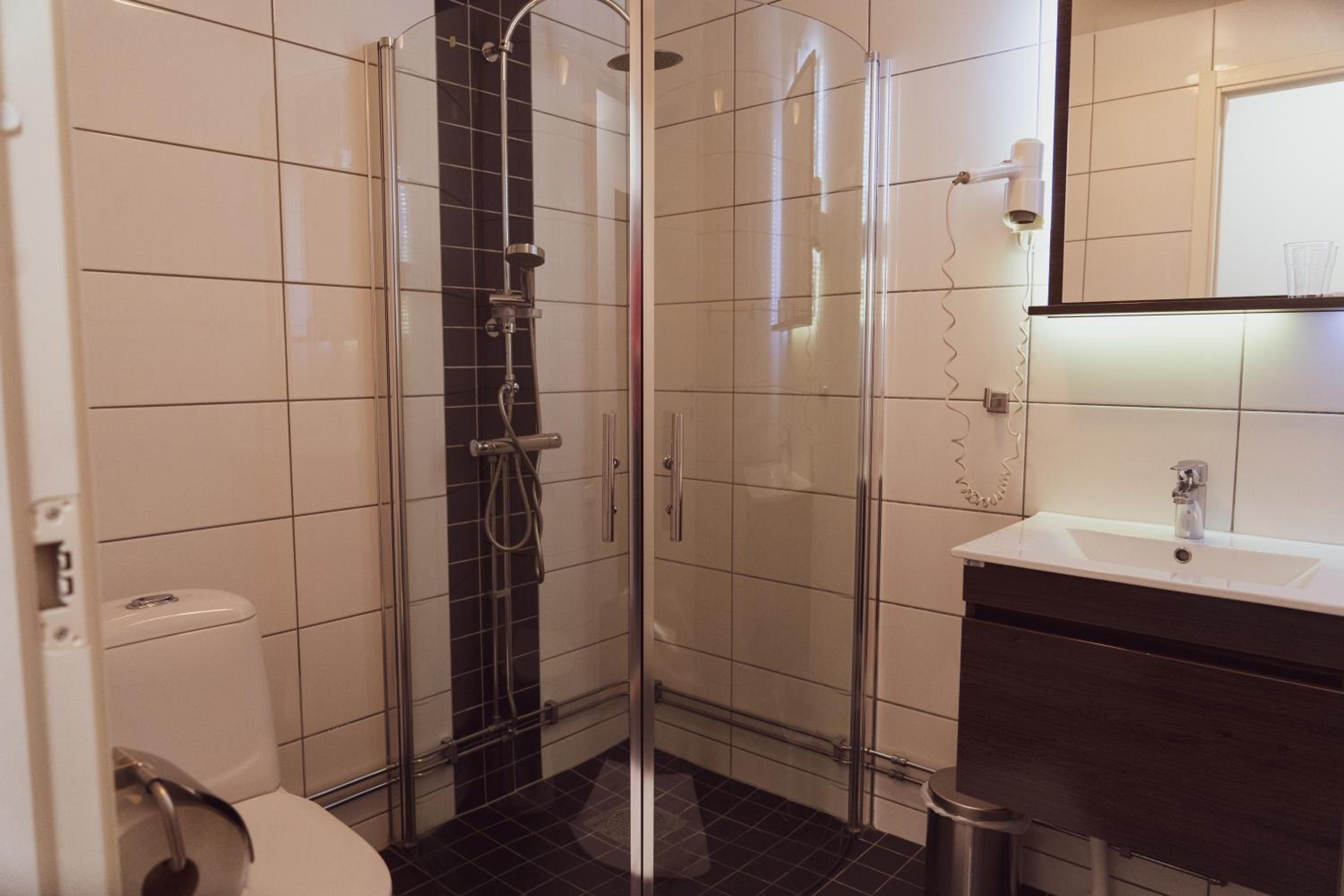 Standard Double Room - Photo 8