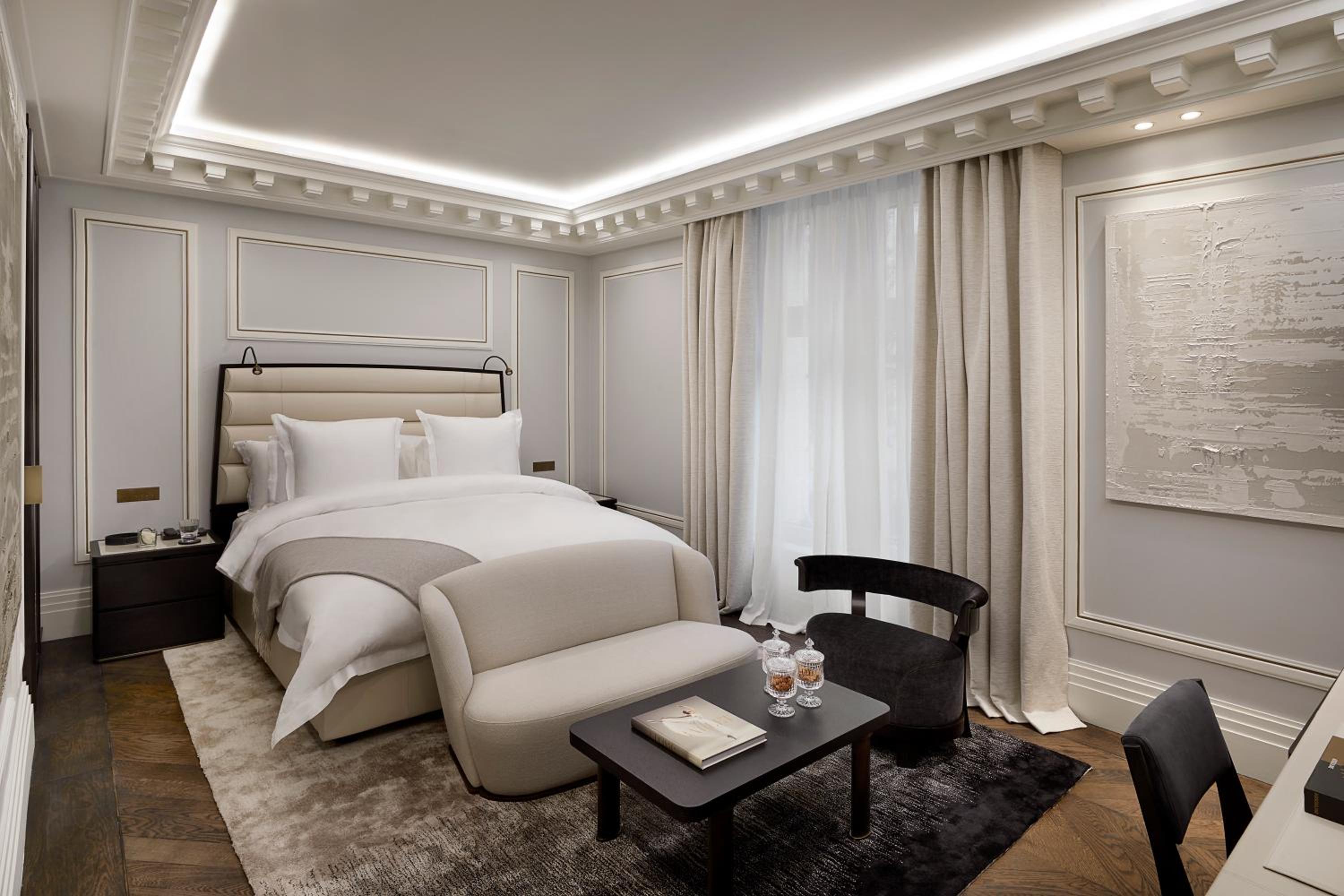 Deluxe King Room With Private Access To Jacuzzi, Sauna And Hamman photo 2