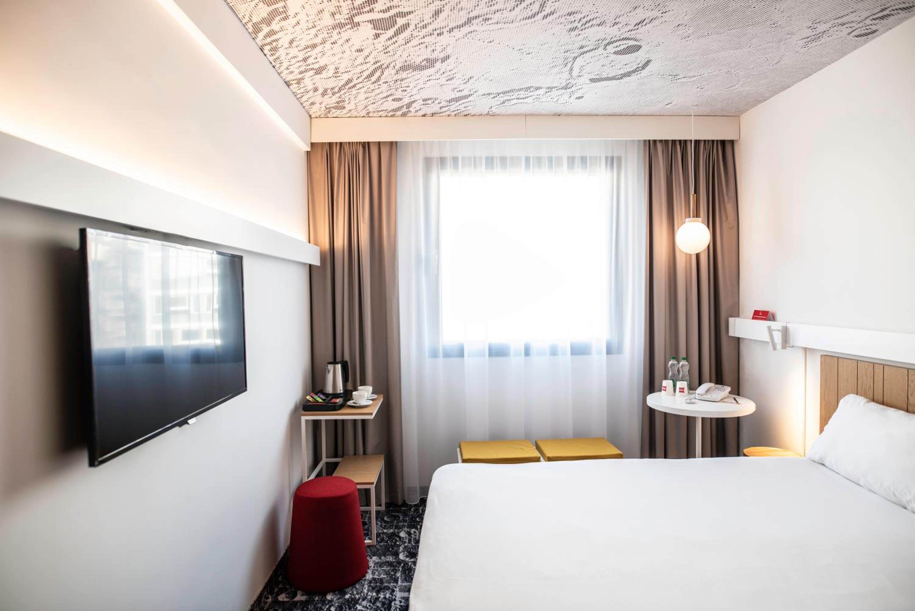 Standard Queen Room - Photo 14
