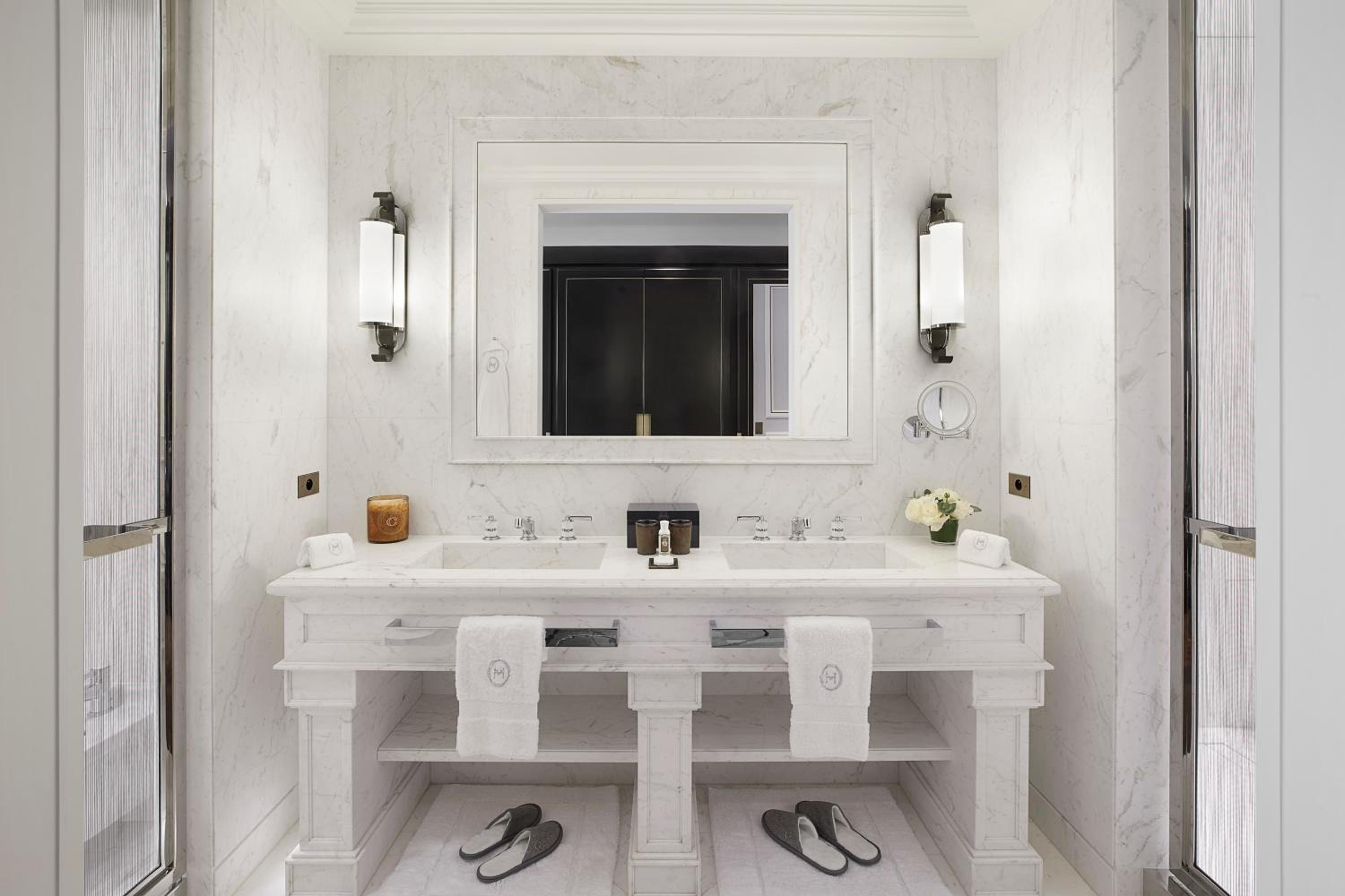 Executive Suite With Private Access To Jacuzzi, Sauna And Hamman Executive Suite With Private Access To Jacuzzi, Sauna And Hamman