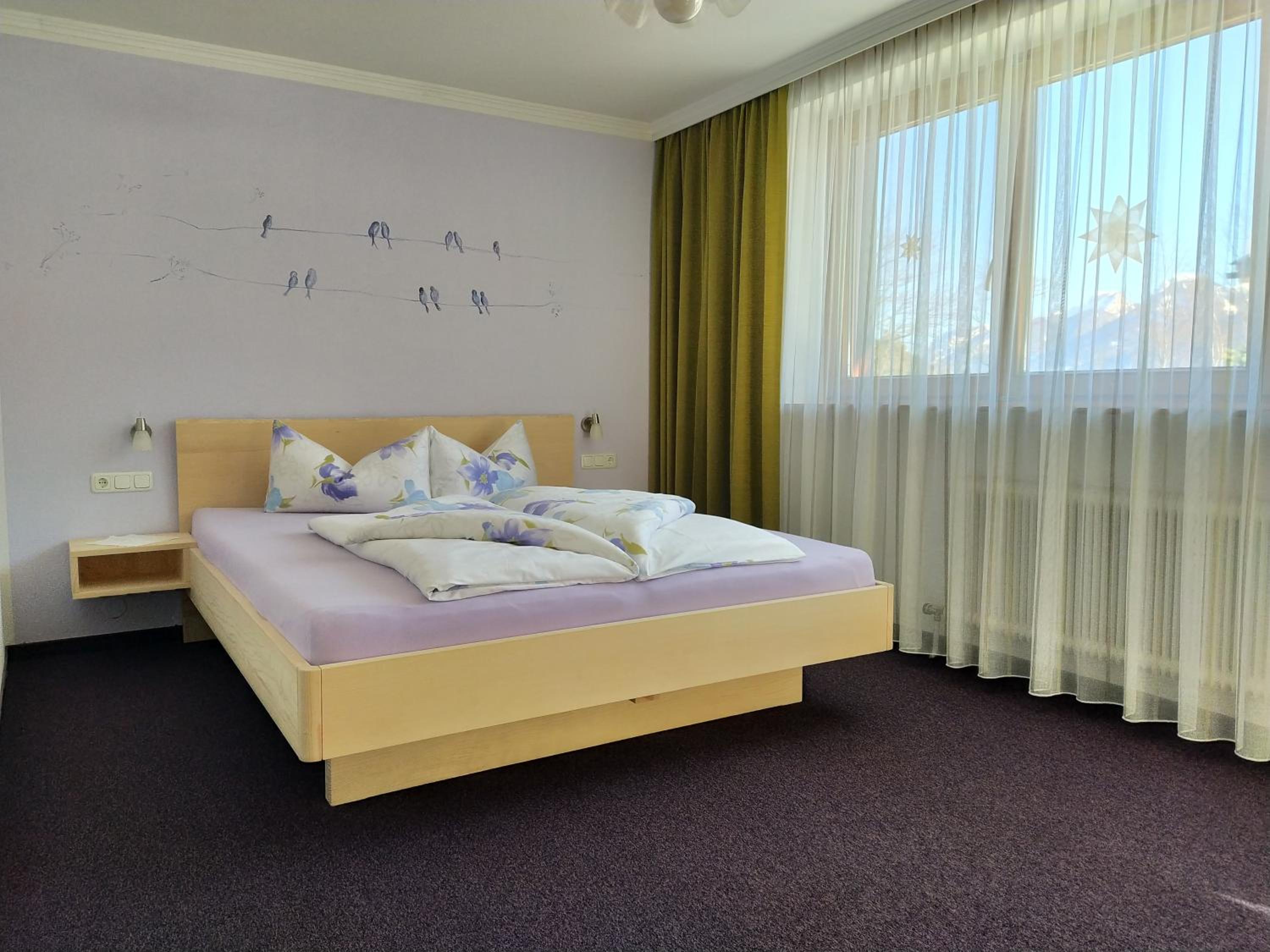Large One-Bedroom Apartment with Balcony
