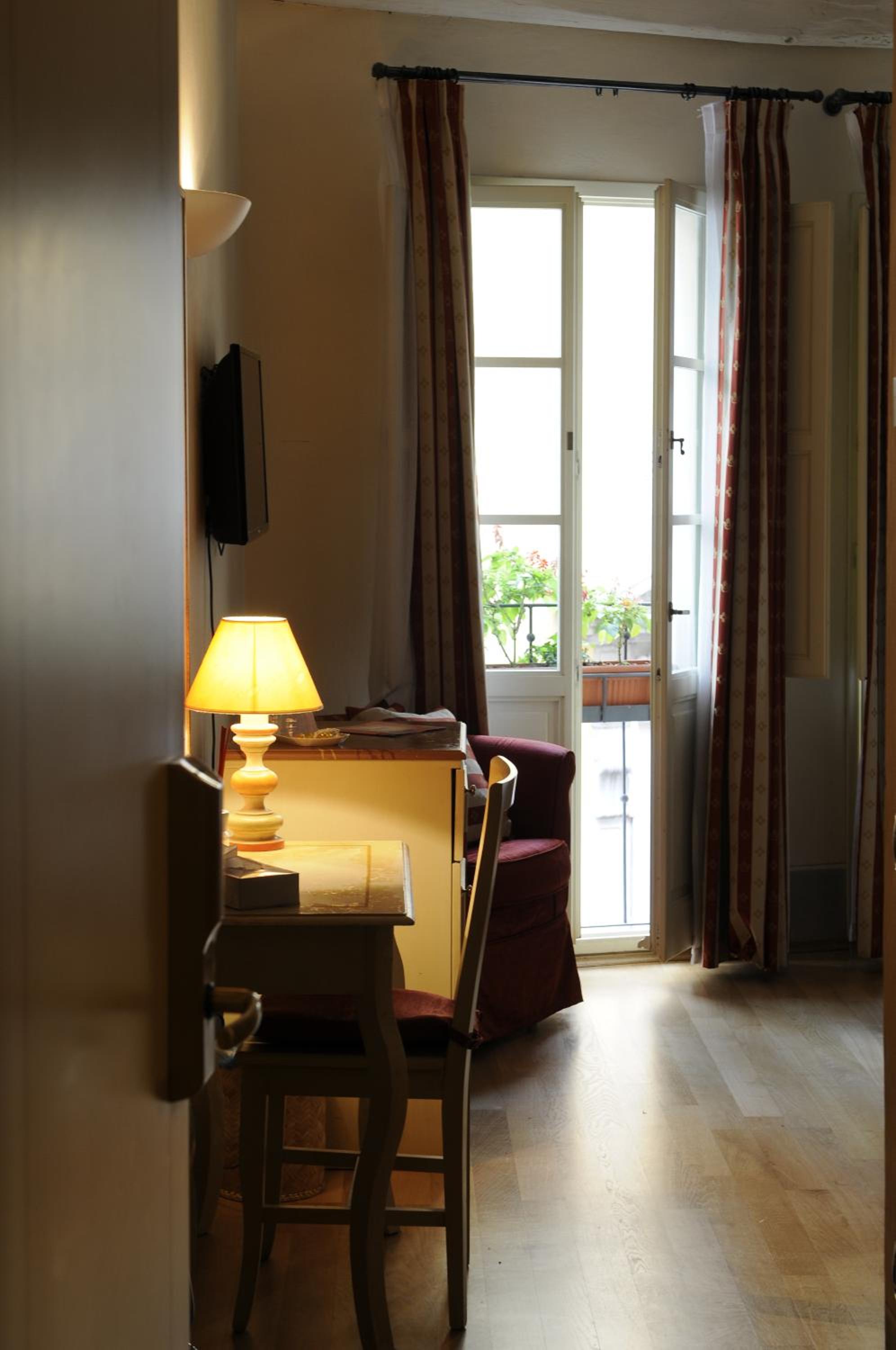 Classic Double or Twin Room - Photo 7