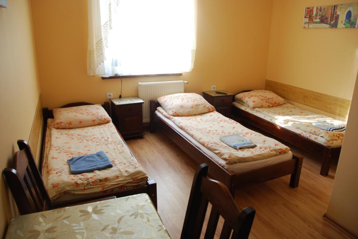 Triple Room with Private Bathroom - Photo 2