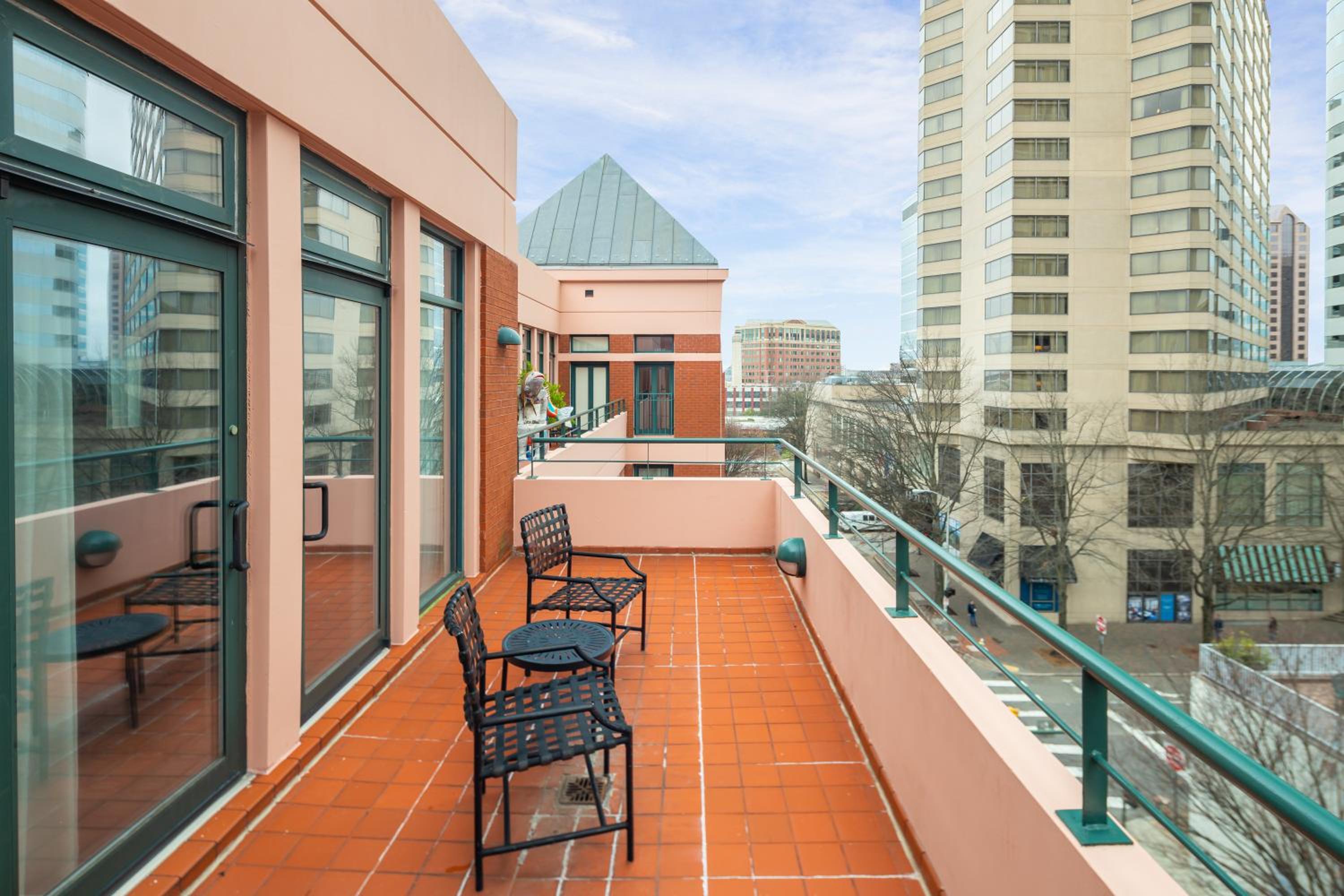 King Terrace View - Photo 3