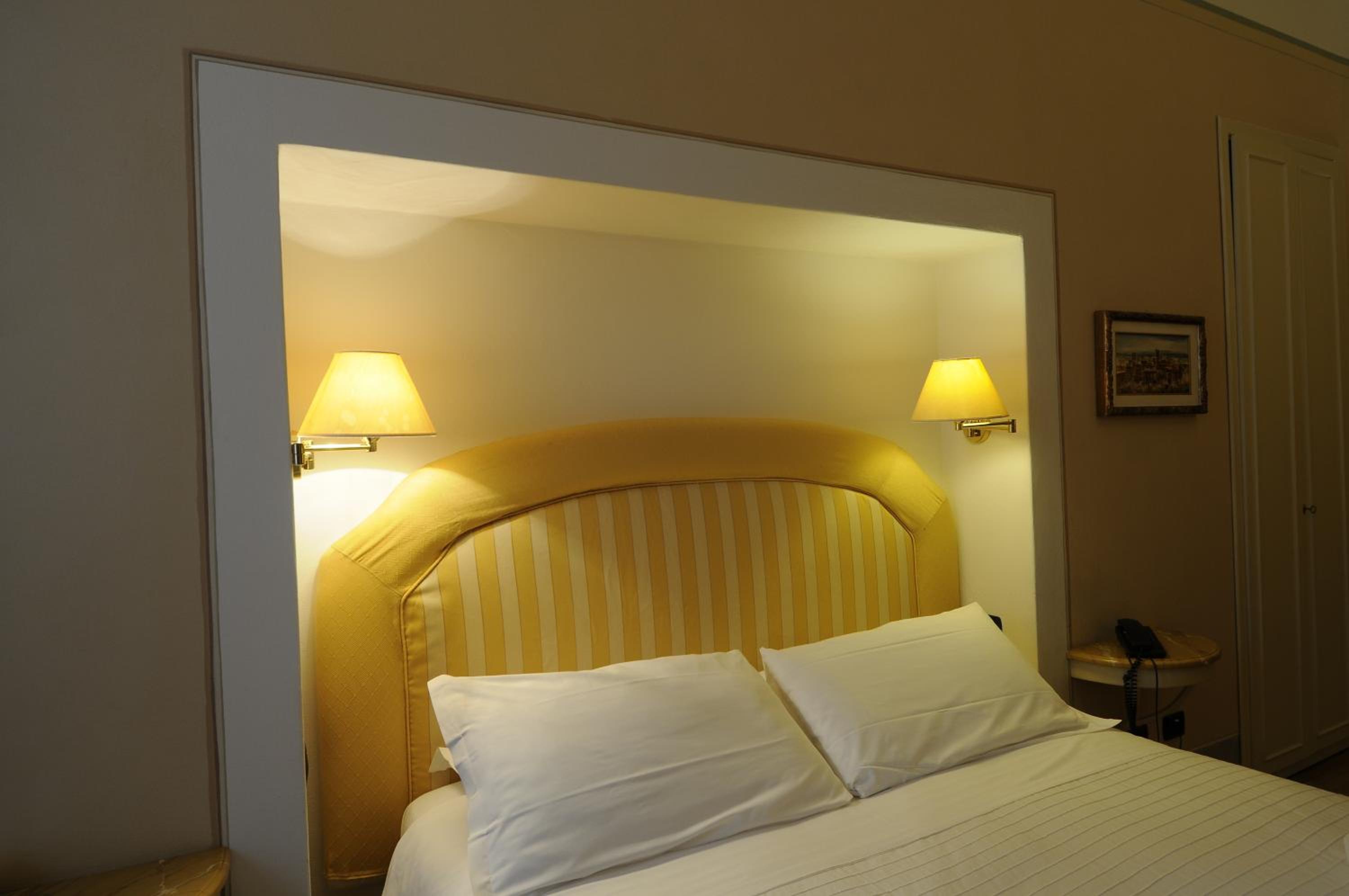 Standard Double Room - Photo 2