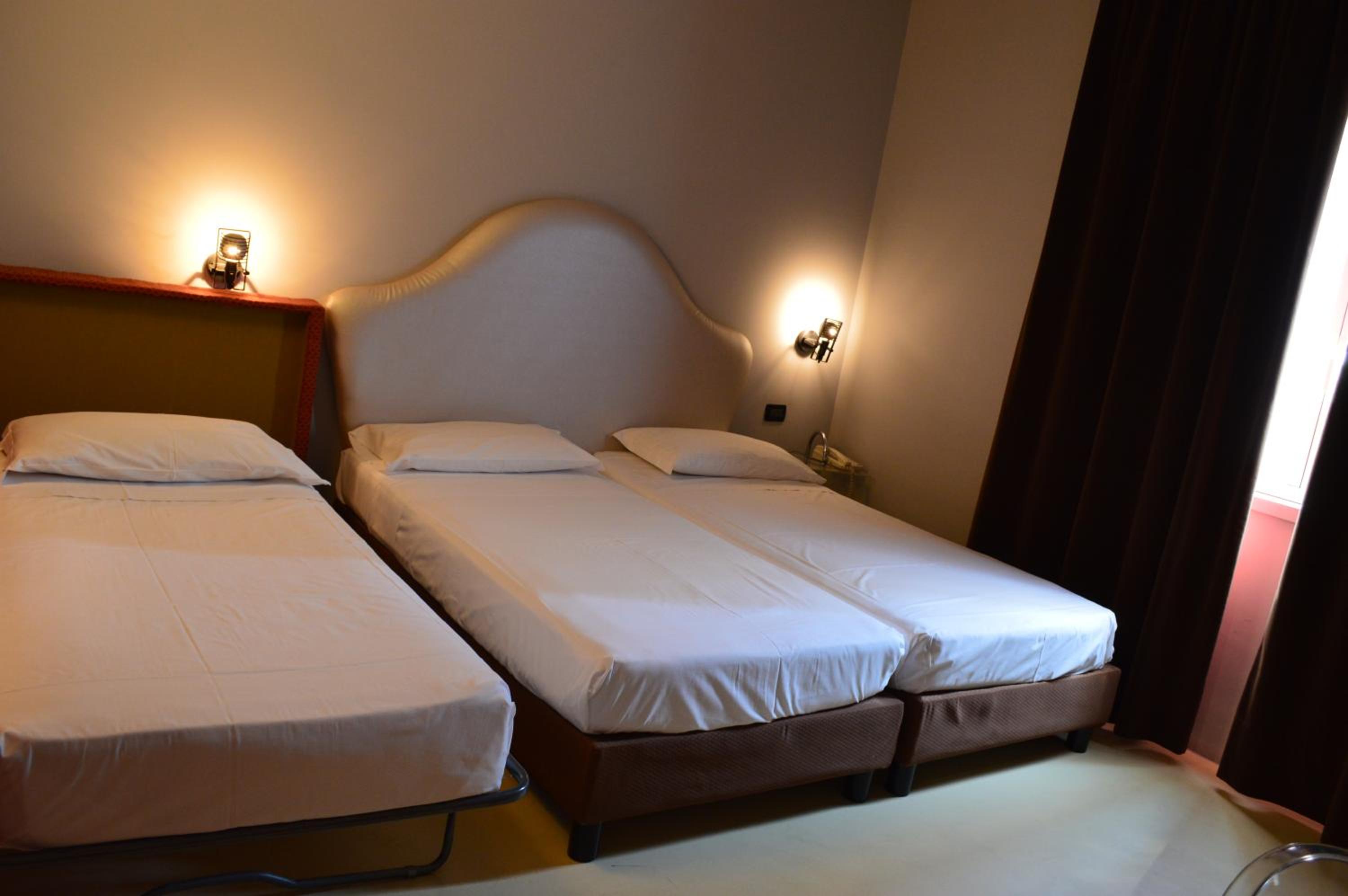 Standard Triple Room photo 3