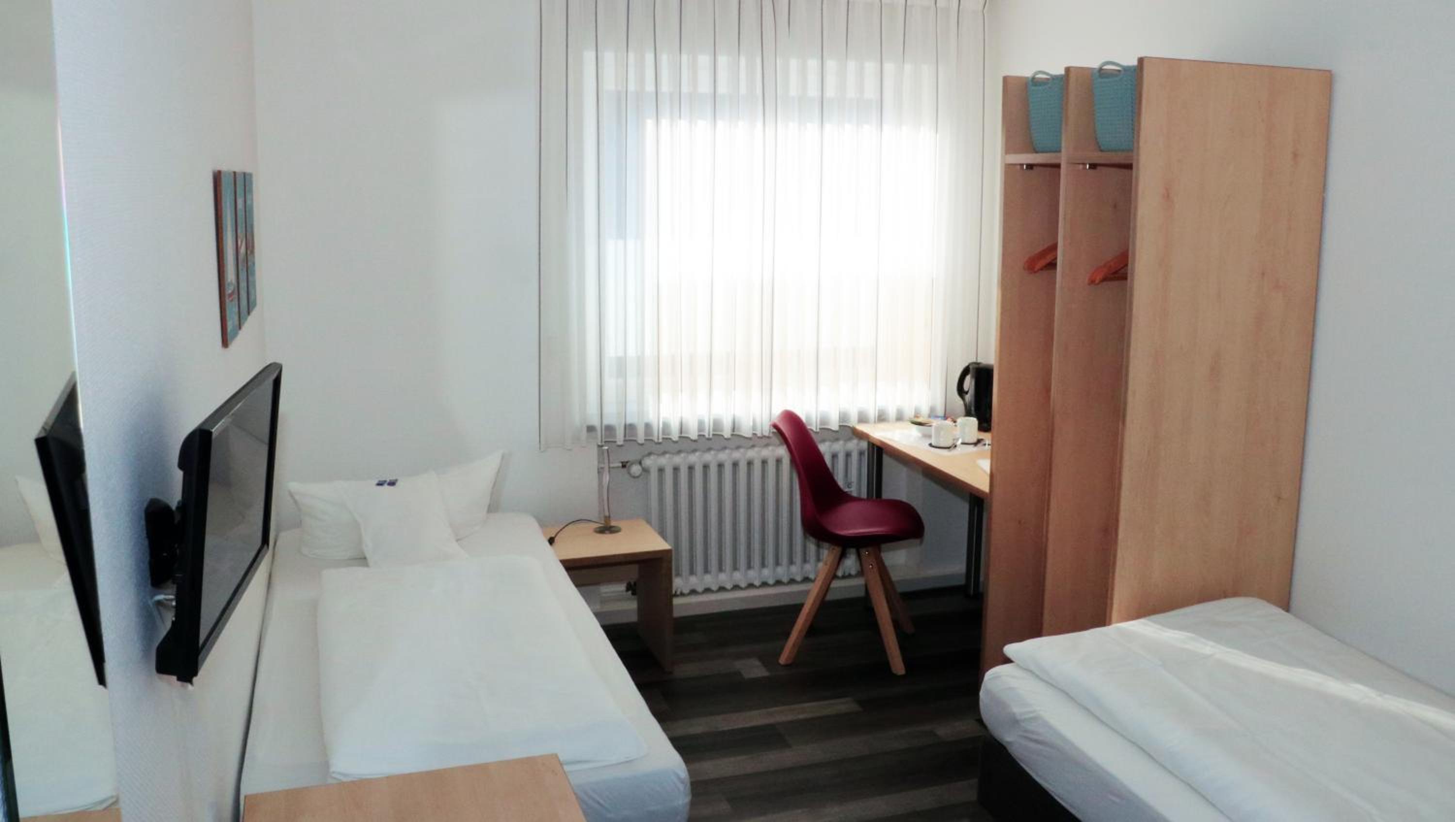Twin Room - Photo 2